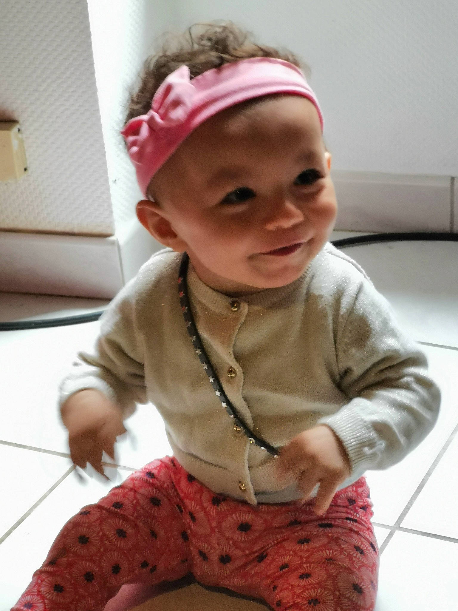 Maëlle a rejoint le concours — aidez-le/la à gagner de superbes lots ! baby, baby_toddler_clothing, child, ear, fashion_accessory, hair_accessory, head, headband, headgear, pajamas, pattern, person, pink, skin, sleeve, toddler