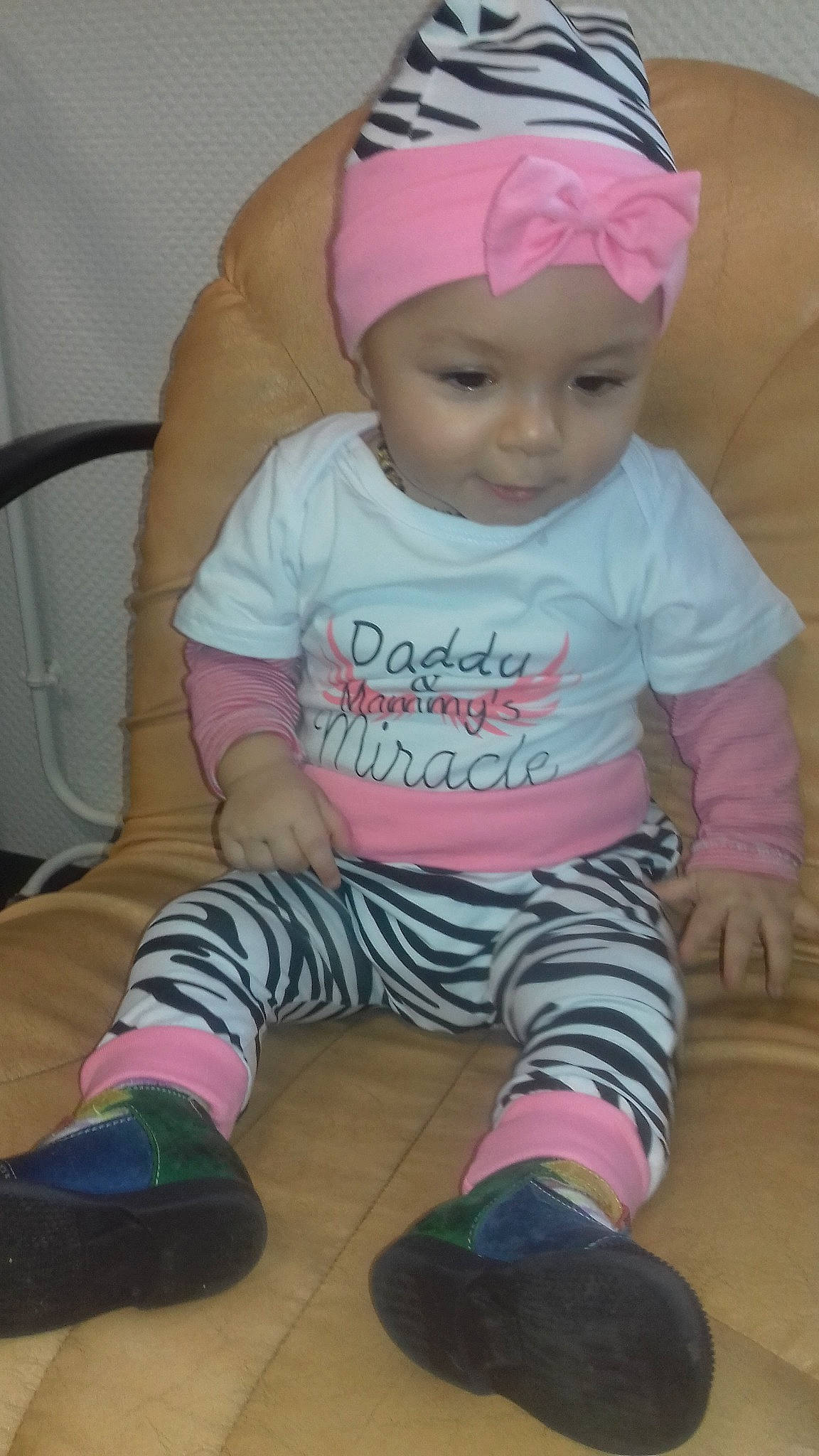 Maëlle participe au concours pour gagner de l'argent avec cette photo : baby, baby_toddler_clothing, cheek, child, person, pink, toddler