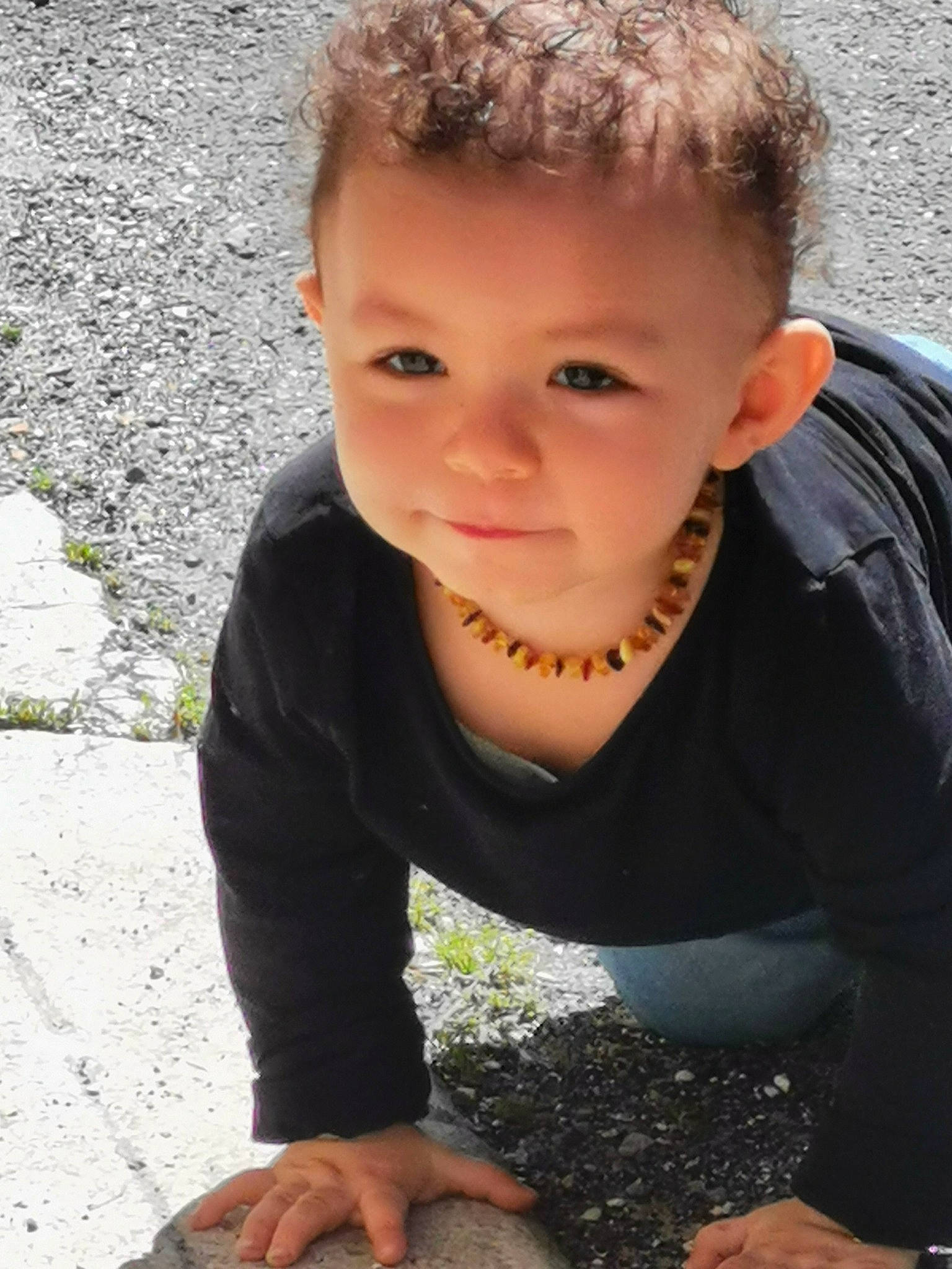 Maëlle a rejoint le concours — aidez-le/la à gagner de superbes lots ! cheek, child, child_model, chin, face, facial_expression, forehead, hair, hairstyle, male, nose, person, photography, portrait, sitting, smile, toddler, vacation