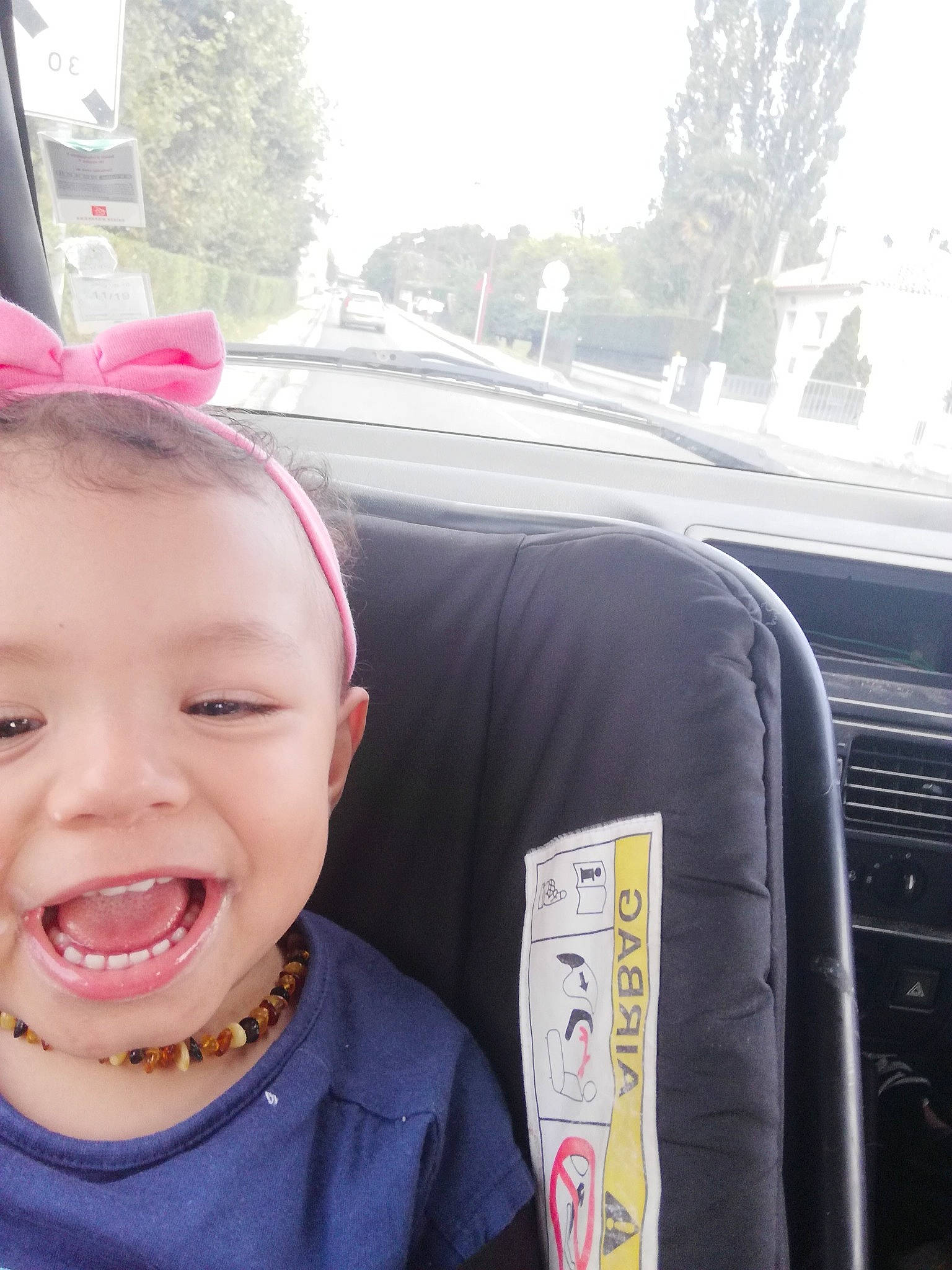 Maëlle participe au concours pour gagner de l'argent avec cette photo : car, child, ear, face, facial_expression, forehead, happy, head, joy, laugh, mouth, nose, person, photography, skin, smile, toddler, tooth, vacation, vehicle