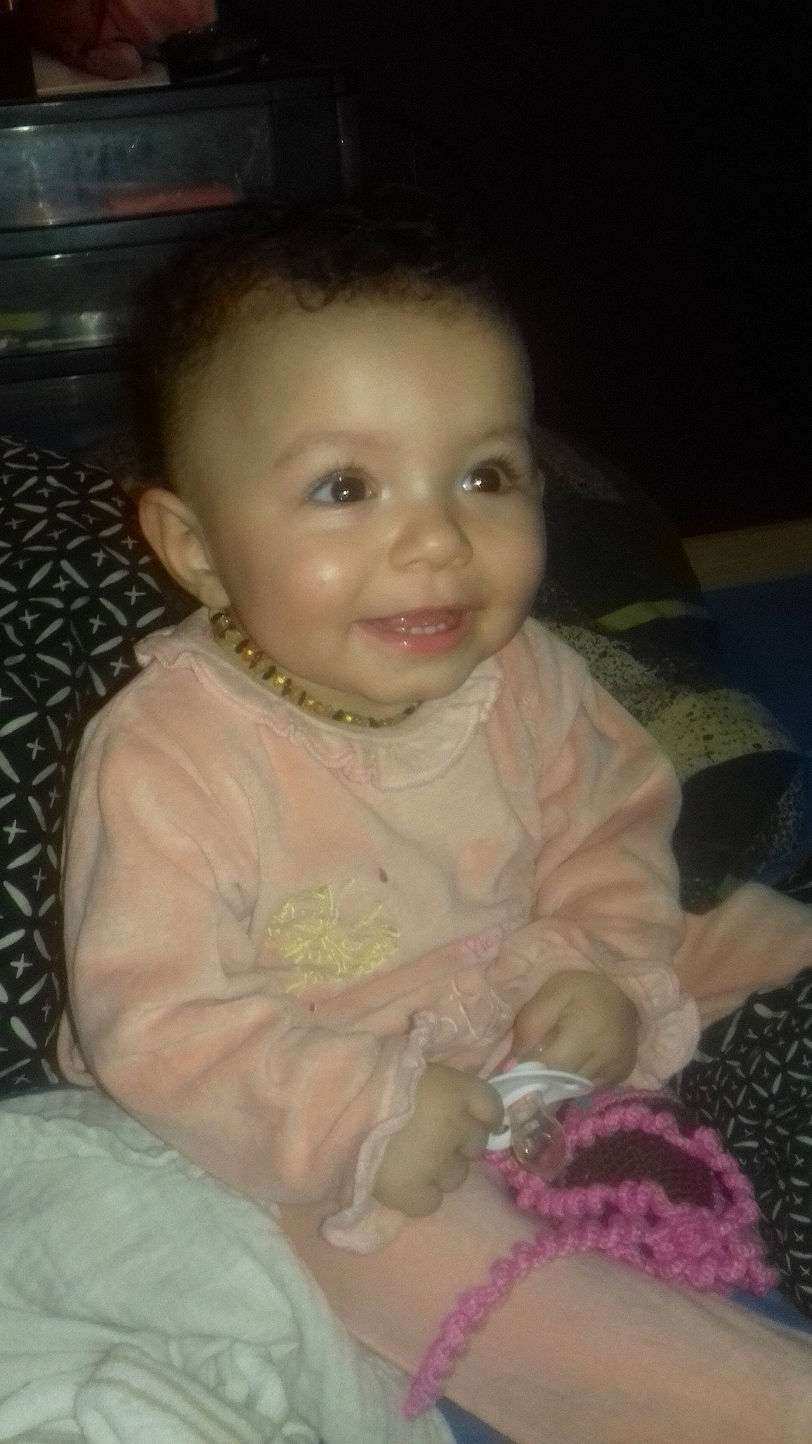 Maëlle participe au concours pour gagner de l'argent avec cette photo : baby, cheek, child, chin, eye, eyebrow, face, facial_expression, forehead, fun, head, iris, joy, lip, mouth, nose, person, sitting, skin, smile