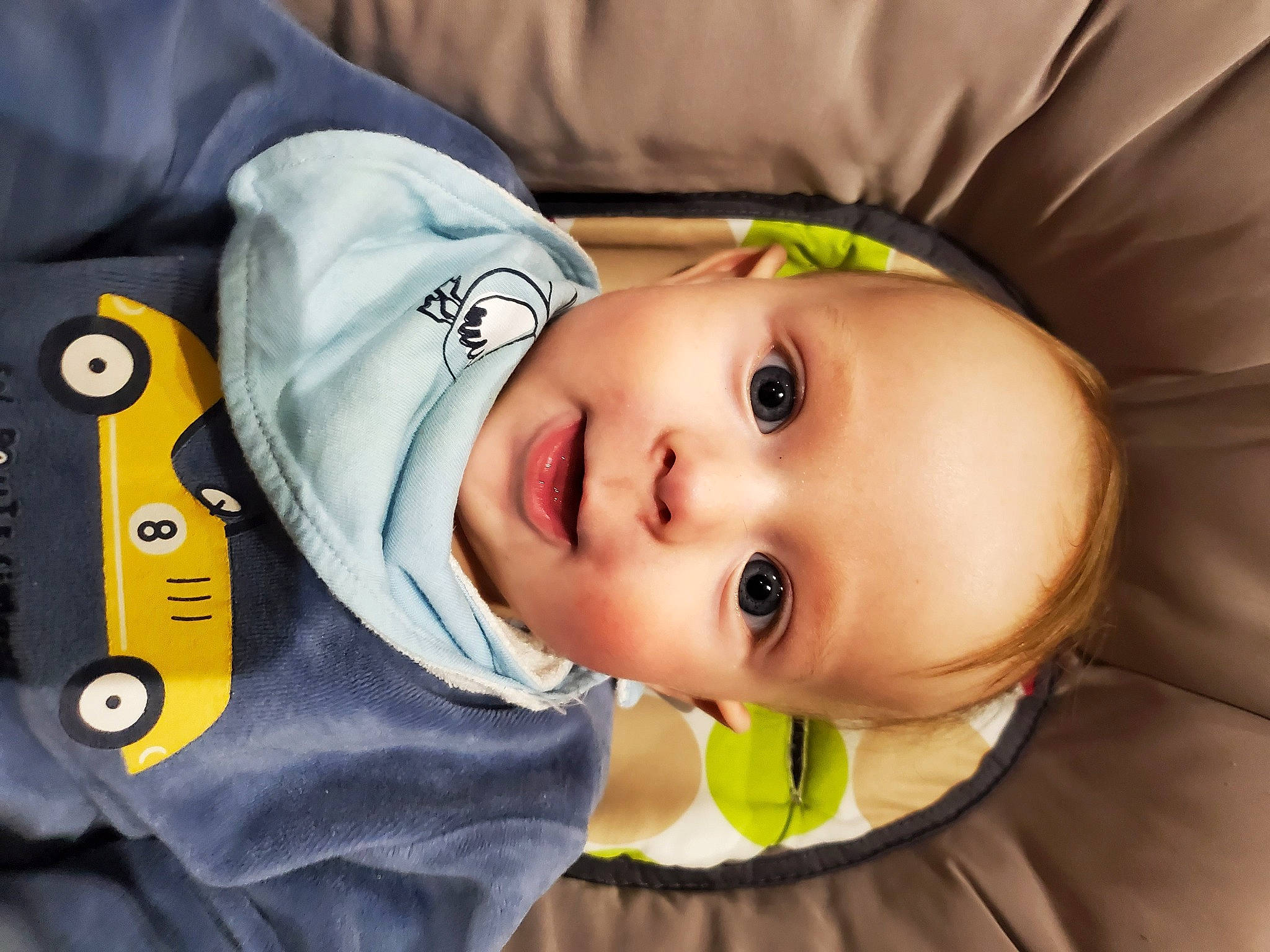 Roméo a rejoint le concours — aidez-le/la à gagner de superbes lots ! baby, baby_toddler_clothing, cheek, child, comfort, eye, eyebrow, eyelash, happy, hat, human_body, lip, mouth, nose, outerwear, person, plant, skin, sleeve, toddler