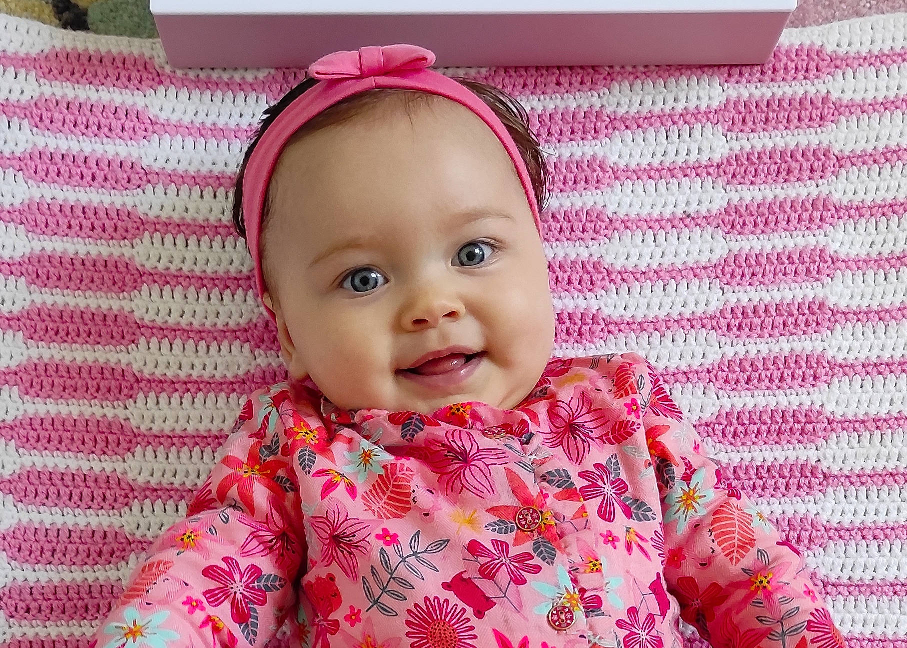 Alessia a rejoint le concours — aidez-le/la à gagner de superbes lots ! baby, baby_toddler_clothing, cheek, child, collar, eyelash, fun, happy, iris, linens, lip, magenta, nose, pattern, person, pink, skin, sleeve, smile, textile