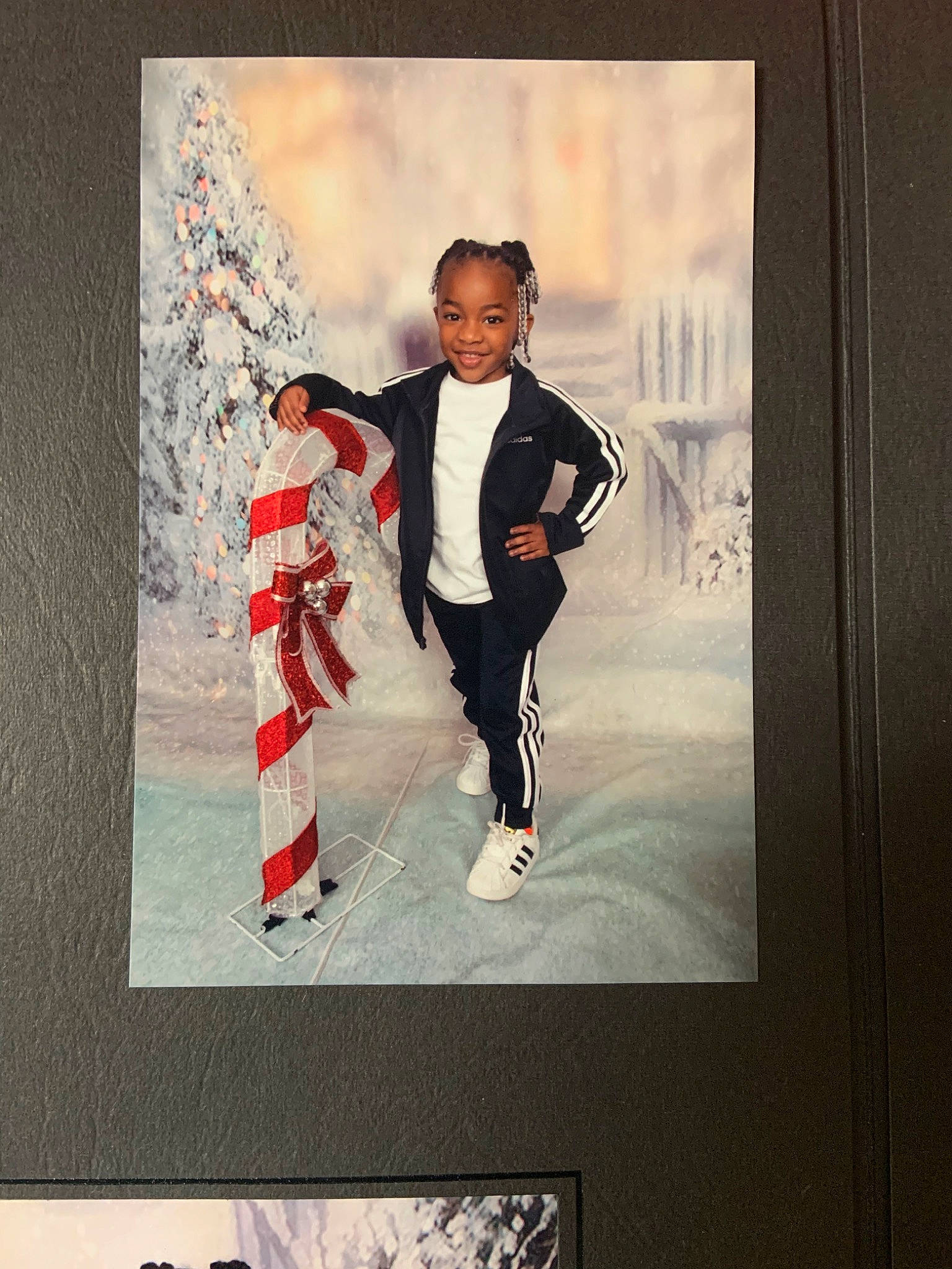 Rayana is registered to the contest to win money with this photo: art, joy, person, photograph, photography, picture_frame, shoe, style, suit