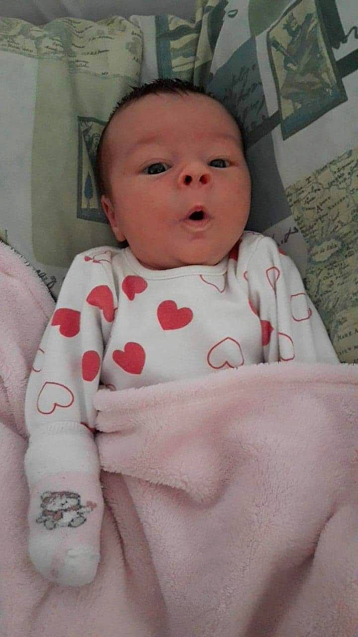 Yllana a rejoint le concours — aidez-le/la à gagner de superbes lots ! baby, baby_products, cheek, child, face, head, lip, mouth, nose, person, pink, skin, toddler