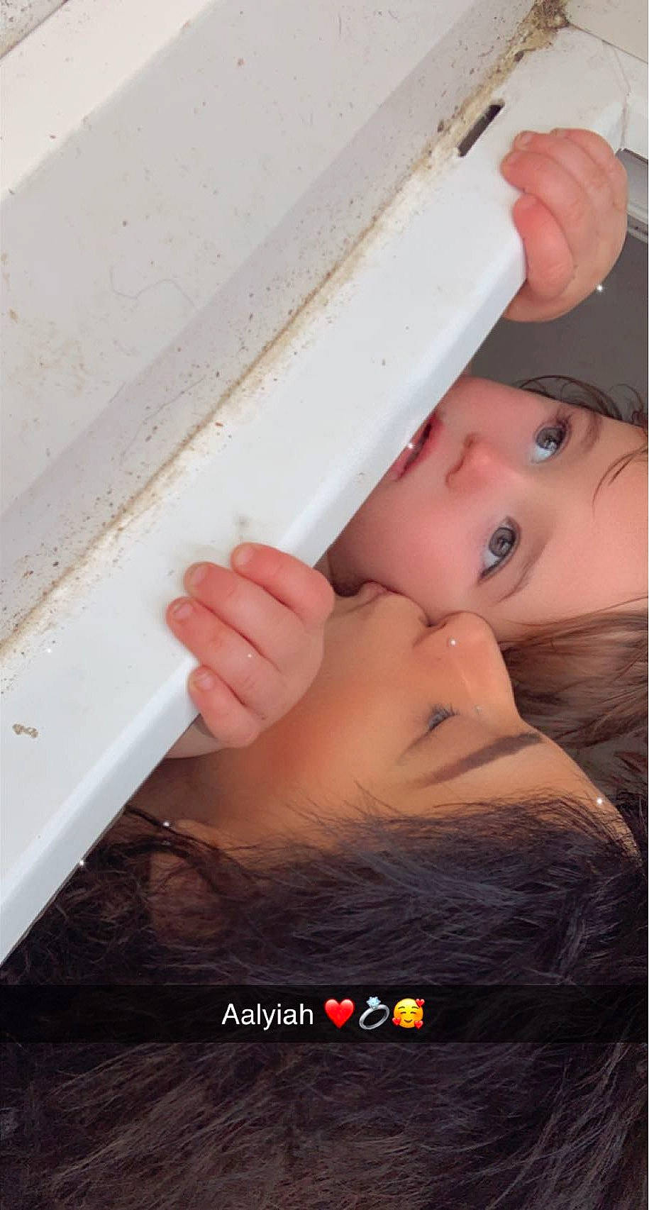 Aalyiah participe au concours pour gagner de l'argent avec cette photo : arm, baby, cheek, child, eyelash, finger, flash_photography, fun, gesture, hand, happy, lip, mouth, muscle, nail, nose, person, skin, thumb, toddler