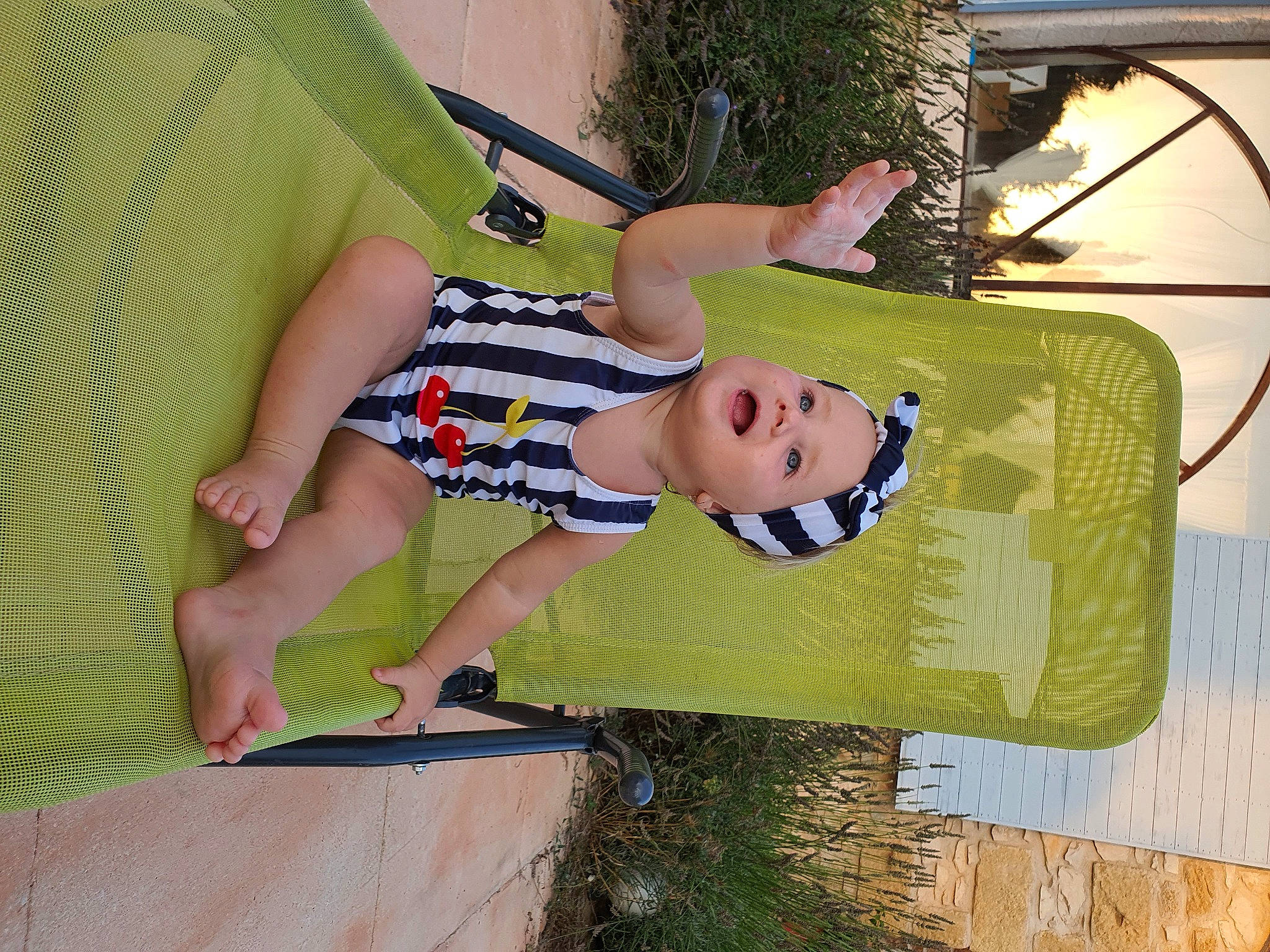 Irina a rejoint le concours — aidez-le/la à gagner de superbes lots ! baby_toddler_clothing, child, fun, grass, happy, hat, headwear, human_leg, leisure, pattern, people_in_nature, person, plant, sandal, smile, summer, sunglasses, thigh, toddler, wood