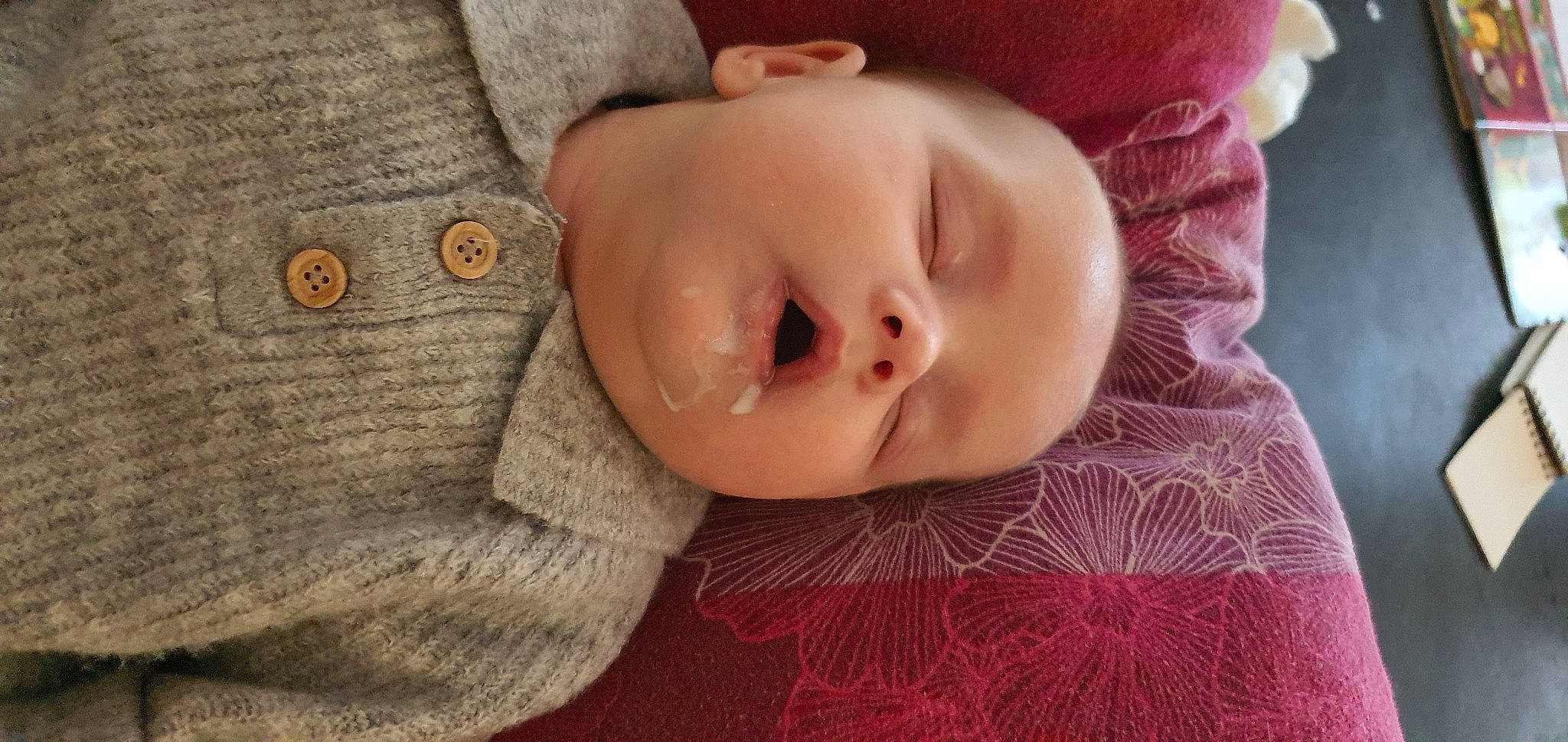 Baptiste a rejoint le concours — aidez-le/la à gagner de superbes lots ! baby, baby_sleeping, baby_toddler_clothing, cheek, comfort, eye, eyelash, finger, hand, head, headgear, human_body, iris, knit_cap, lip, nose, person, skin, sleeve, textile