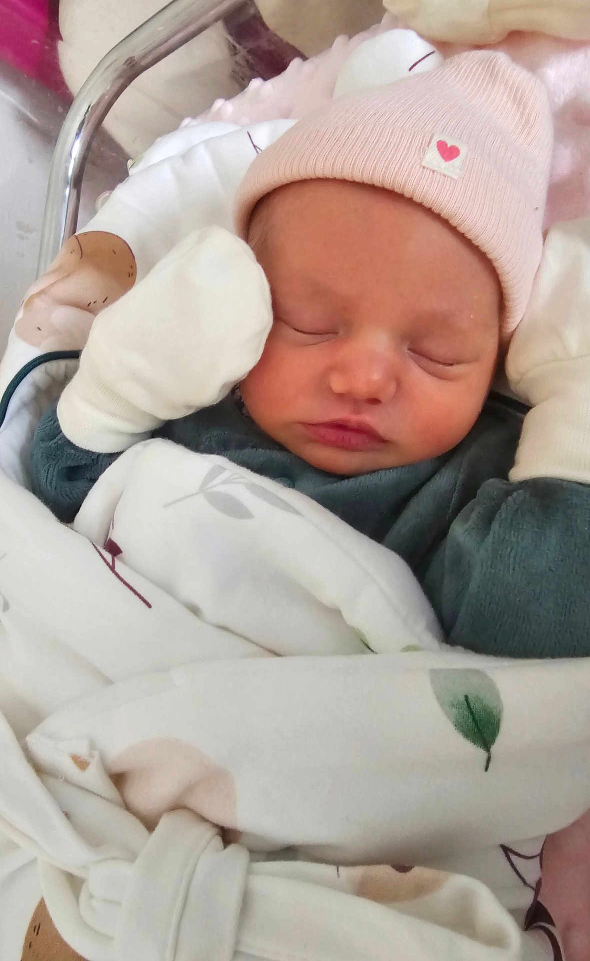 Helya participe au concours pour gagner de l'argent avec cette photo : baby, bed, blanket, child, closeup, clothing, comfort, cozy, cute, hat, indoor, infant, mittens, newborn, peaceful, portrait, rest, sleeping, soft, warm