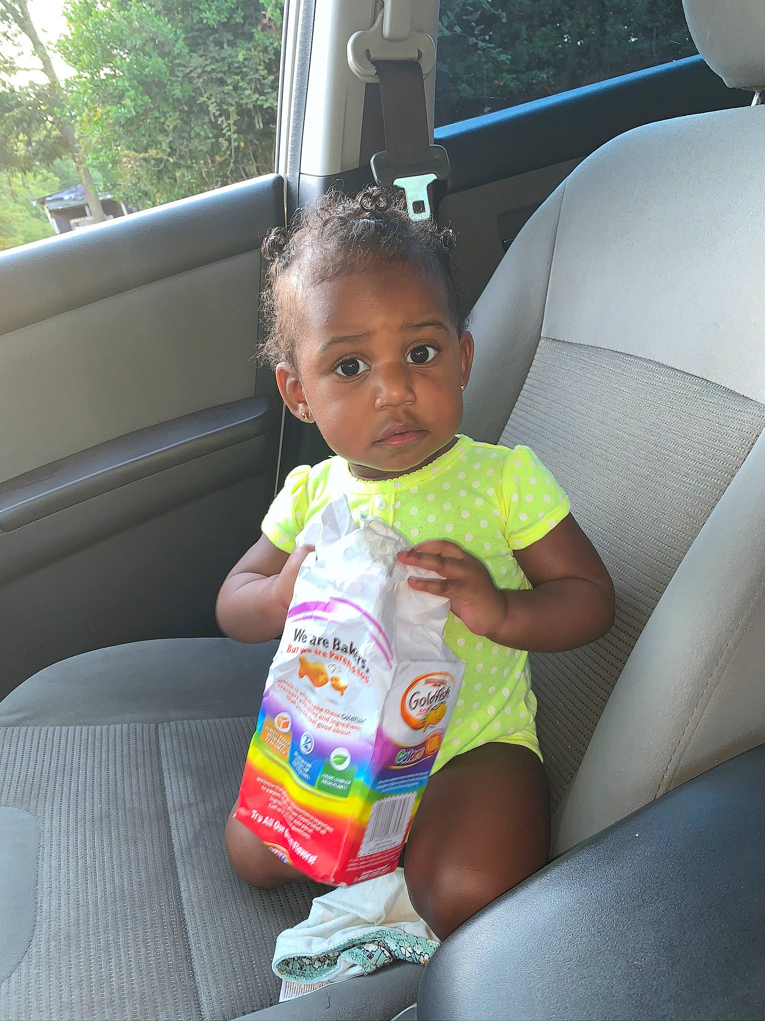 Zyla is registered to the contest to win money with this photo: baby, car, car_seat, child, person, skin, summer, toddler, vacation