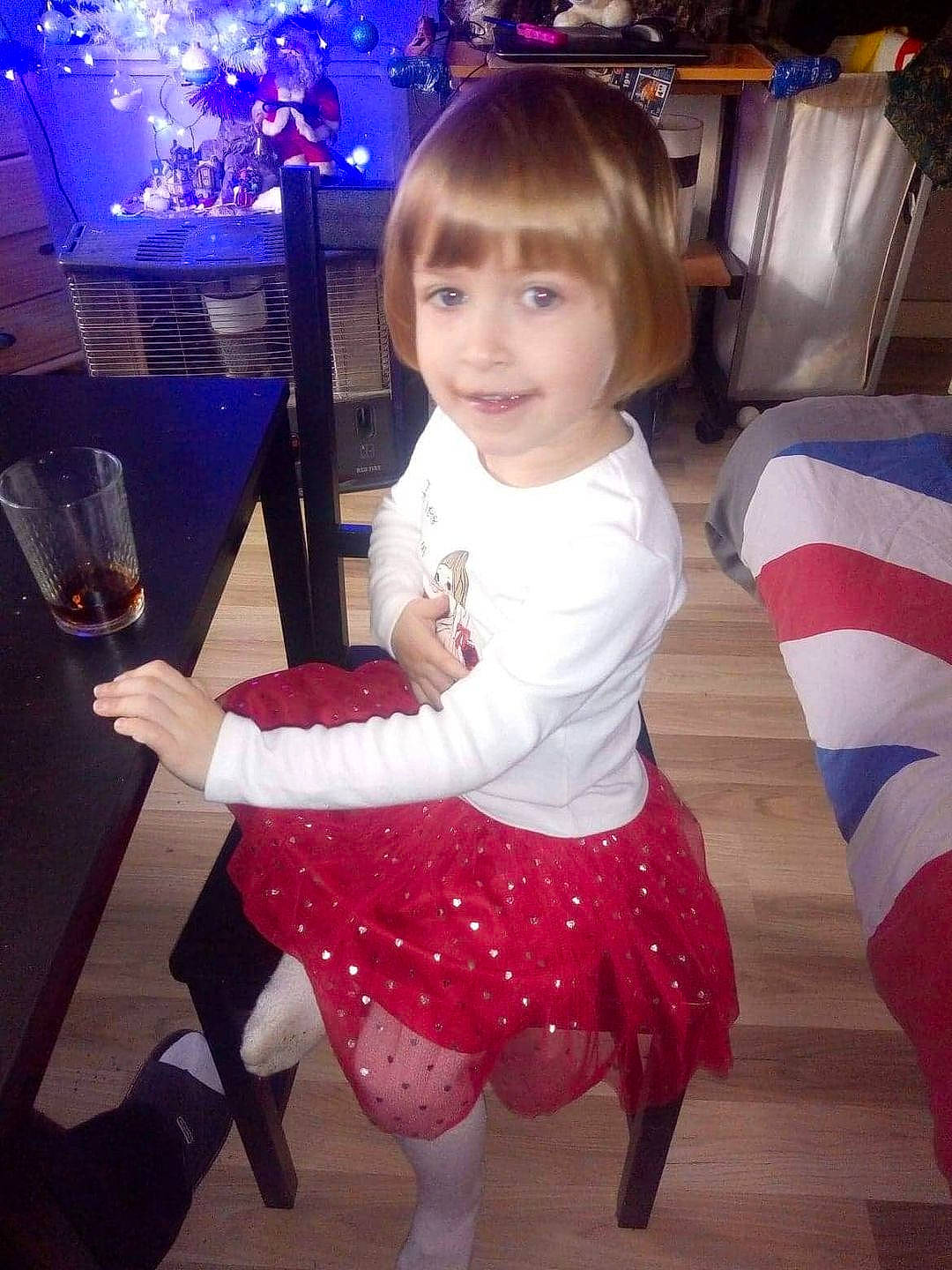 Chloe Ghislaine participe au concours pour gagner de l'argent avec cette photo : baby_toddler_clothing, blue, child, costume, electric_blue, event, flooring, formal_wear, fun, happy, holiday, human_leg, joy, lap, lighting, person, room, sitting, smile, standing