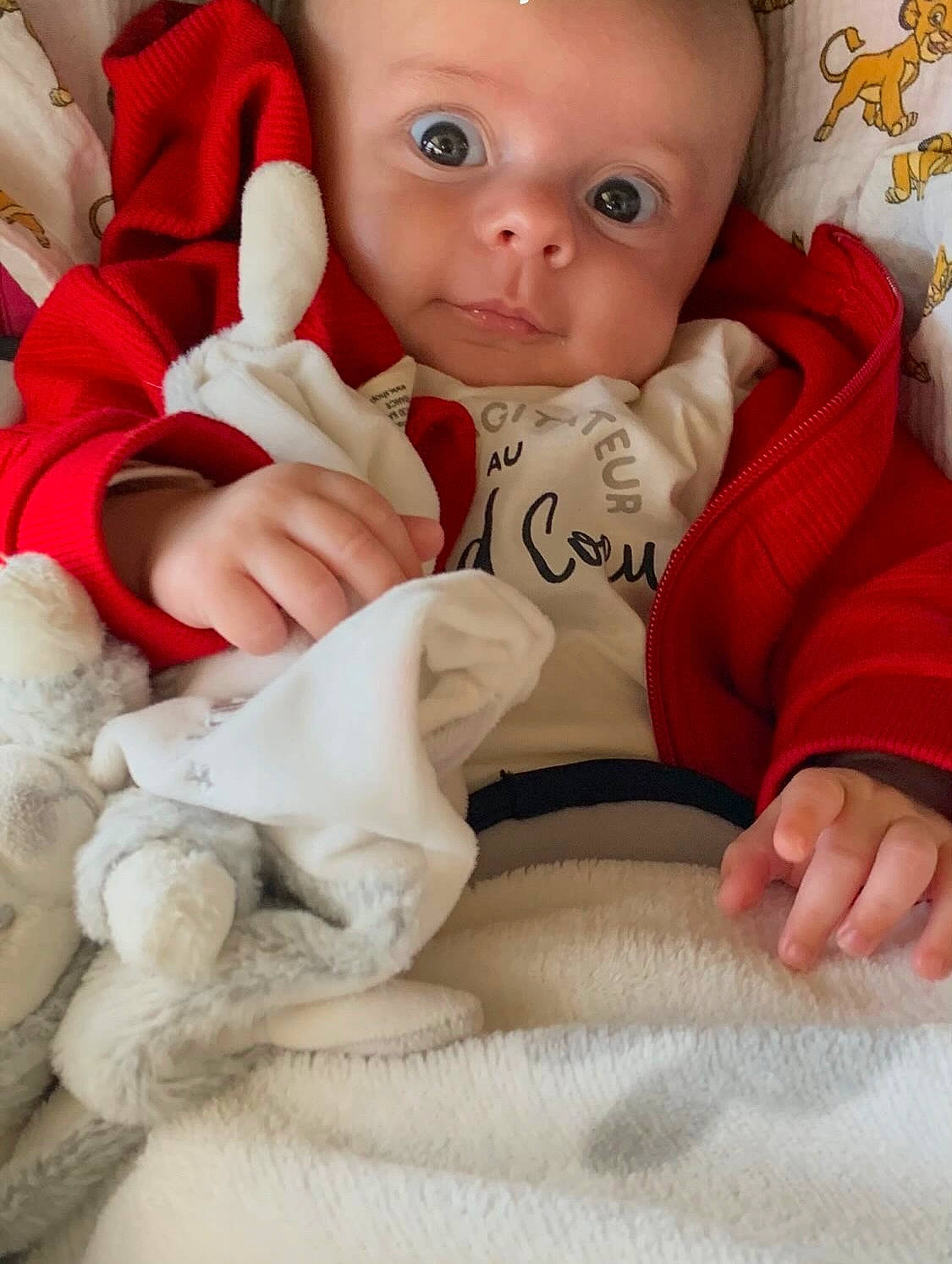 Zayan participe au concours pour gagner de l'argent avec cette photo : baby, baby_products, baby_safety, baby_sleeping, baby_toddler_clothing, bedding, cheek, child, comfort, eye, finger, head, linens, nail, person, sitting, skin, sleeve, textile, thumb