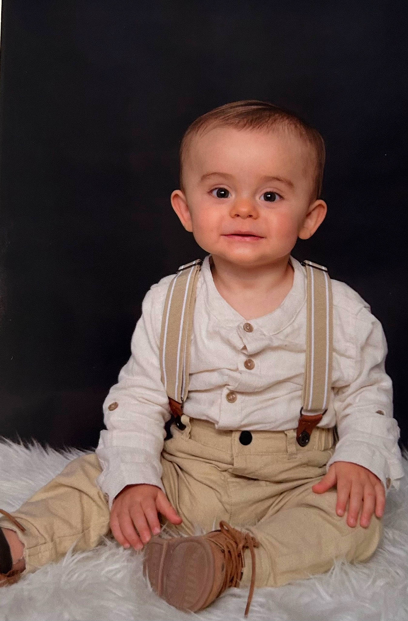 Zayan participe au concours pour gagner de l'argent avec cette photo : baby, baby_toddler_clothing, chair, cheek, child, collar, dress, dress_shirt, face, flash_photography, flooring, formal_wear, happy, jewellery, person, rectangle, sitting, skin, sleeve, t_shirt