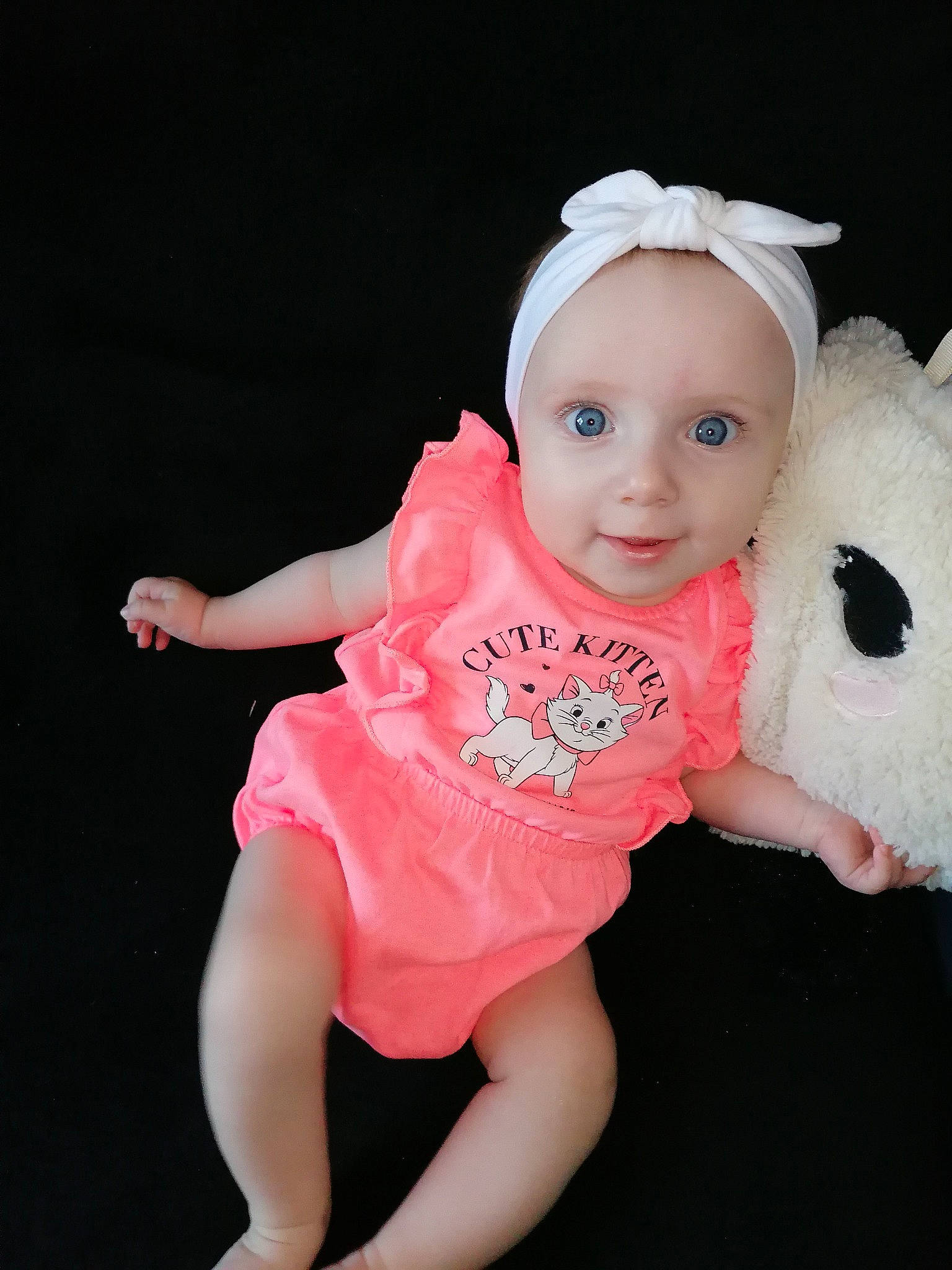 Annaëlle participe au concours pour gagner de l'argent avec cette photo : baby, baby_toddler_clothing, cheek, child, clothing, day_dress, embellishment, fashion_accessory, finger, happy, headgear, leg, magenta, one_piece_garment, outerwear, peach, person, pink, skin, sleeve