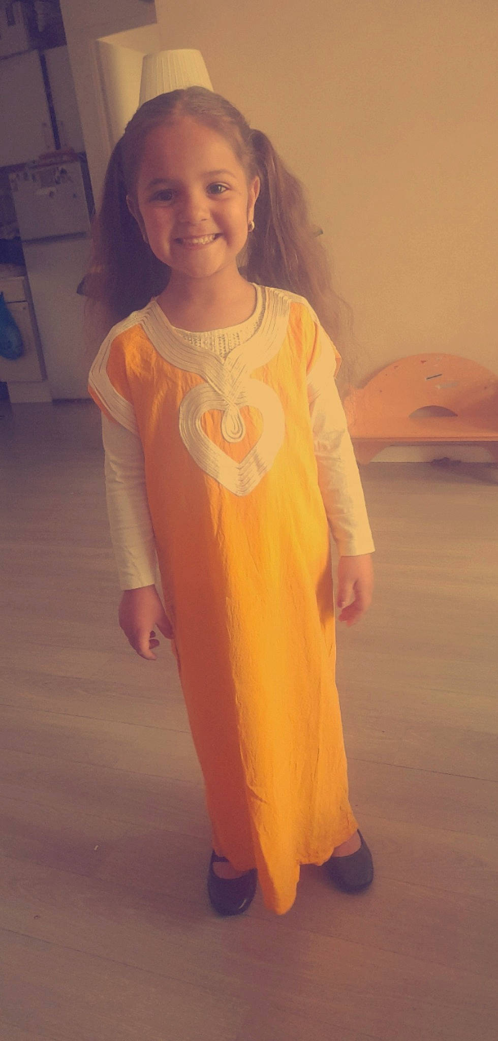 Amira participe au concours pour gagner de l'argent avec cette photo : blond, child, cocktail_dress, day_dress, dress, embellishment, event, fashion_design, flooring, formal_wear, fun, happy, joy, one_piece_garment, pattern, peach, person, skin, sleeve, smile