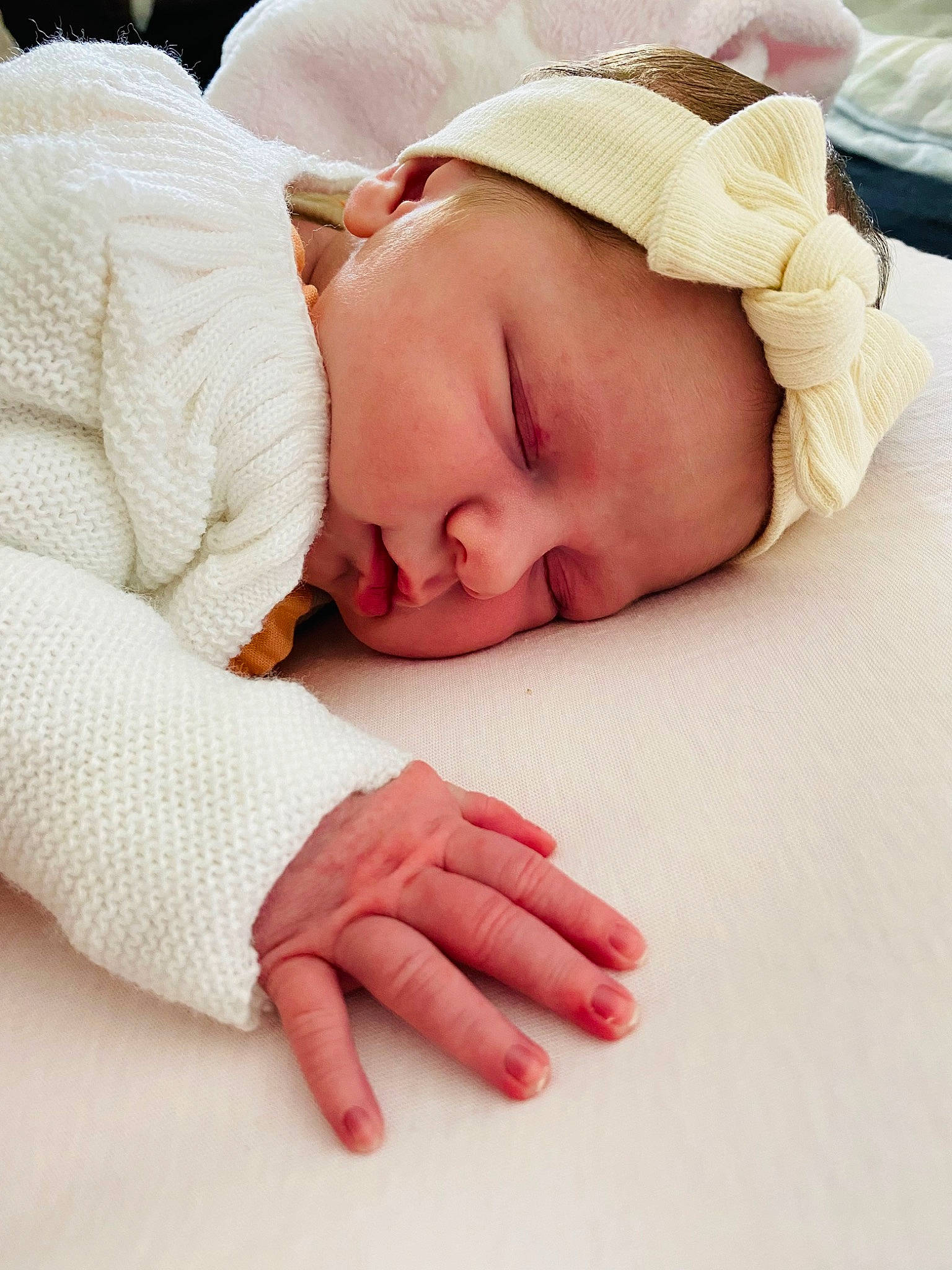 Lilly-rose participe au concours pour gagner de l'argent avec cette photo : baby, baby_sleeping, baby_toddler_clothing, bedtime, cheek, child, comfort, eyebrow, eyelash, finger, gesture, happy, headwear, linens, lip, neck, person, skin, sleeve, textile