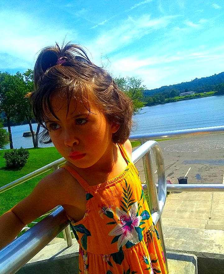 Izzy is registered to the contest to win money with this photo: cloud, eyewear, fun, goggles, grass, happy, lake, leisure, morning, nature, person, plant, recreation, sky, sleeve, summer, sunglasses, t_shirt, travel, tree