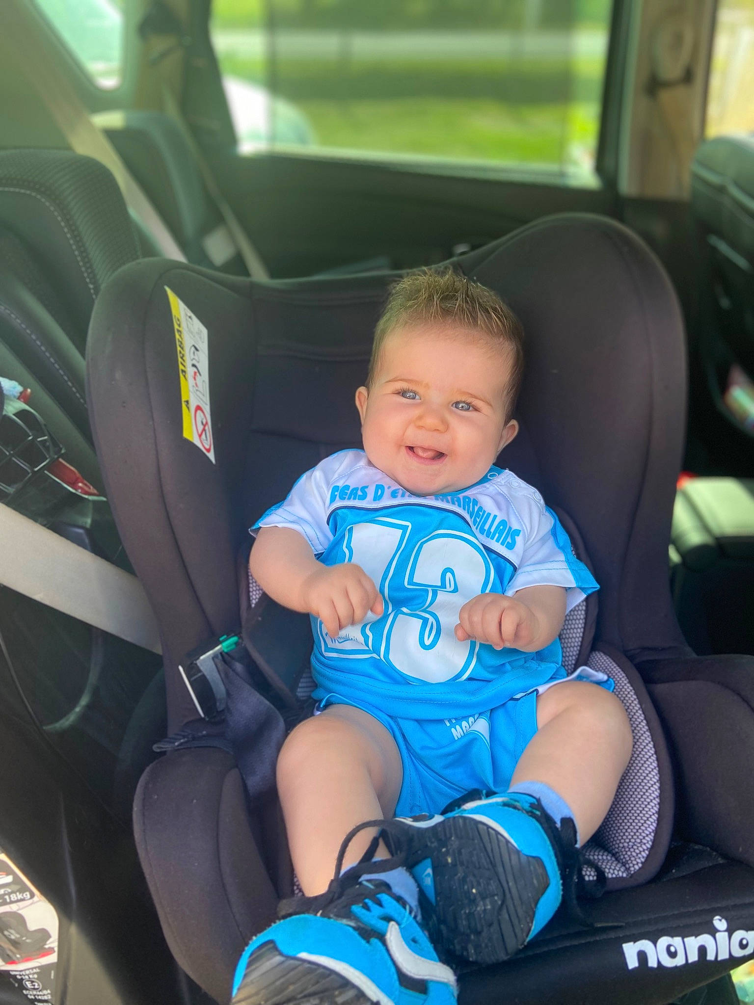 Juliann participe au concours pour gagner de l'argent avec cette photo : auto_part, automotive_design, automotive_exterior, car, car_seat, car_seat_cover, child, comfort, electric_blue, head_restraint, joy, leisure, motor_vehicle, person, product, seat_belt, sneakers, steering_part, steering_wheel, toddler