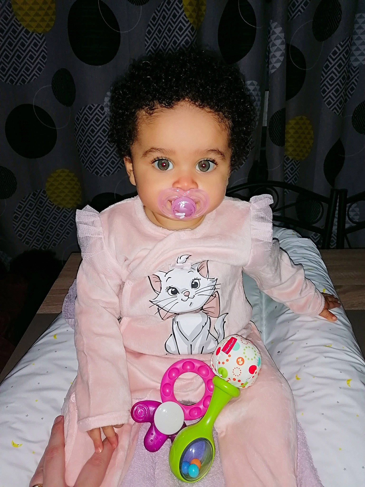 Adannaya a rejoint le concours — aidez-le/la à gagner de superbes lots ! baby, baby_toddler_clothing, cheek, child, dress, eye, eyelash, hair, happy, head, human_body, iris, linens, lip, mammal, nose, person, pink, skin, sleeve