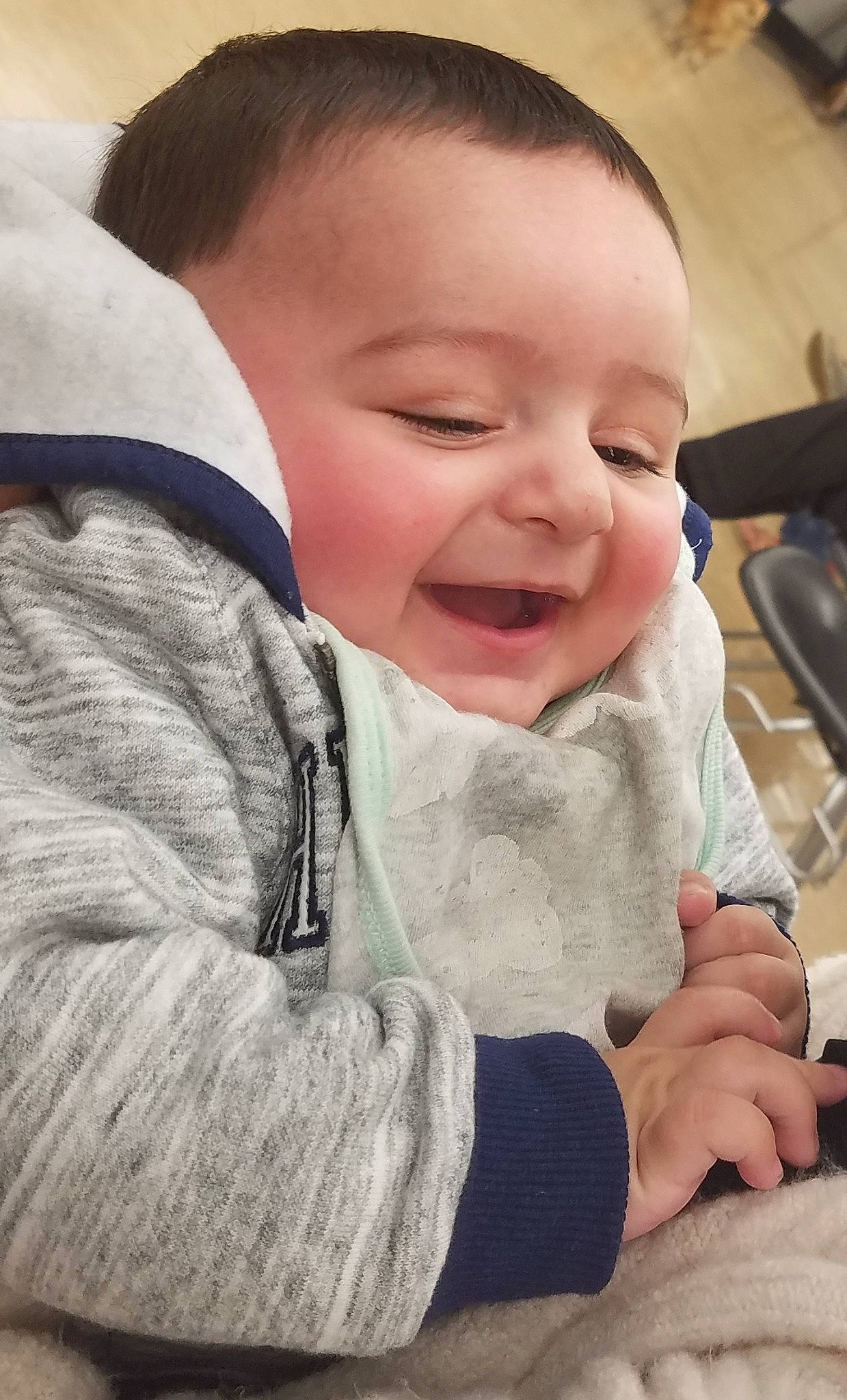 Mustafa is registered to the contest to win money with this photo: baby, cheek, child, chin, ear, eye, face, facial_expression, finger, forehead, hand, head, laugh, nose, people, person, sitting, skin, smile, technology