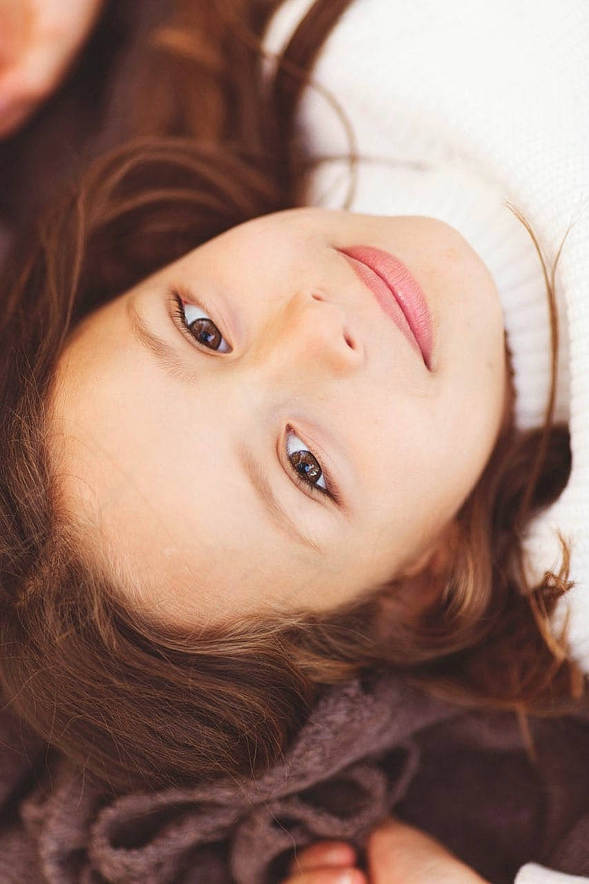 Iliana participe au concours pour gagner de l'argent avec cette photo : black_hair, brown, cheek, chin, cool, eye, eyebrow, eyelash, face, flash_photography, forehead, happy, head, iris, jaw, joy, lip, mouth, nose, person