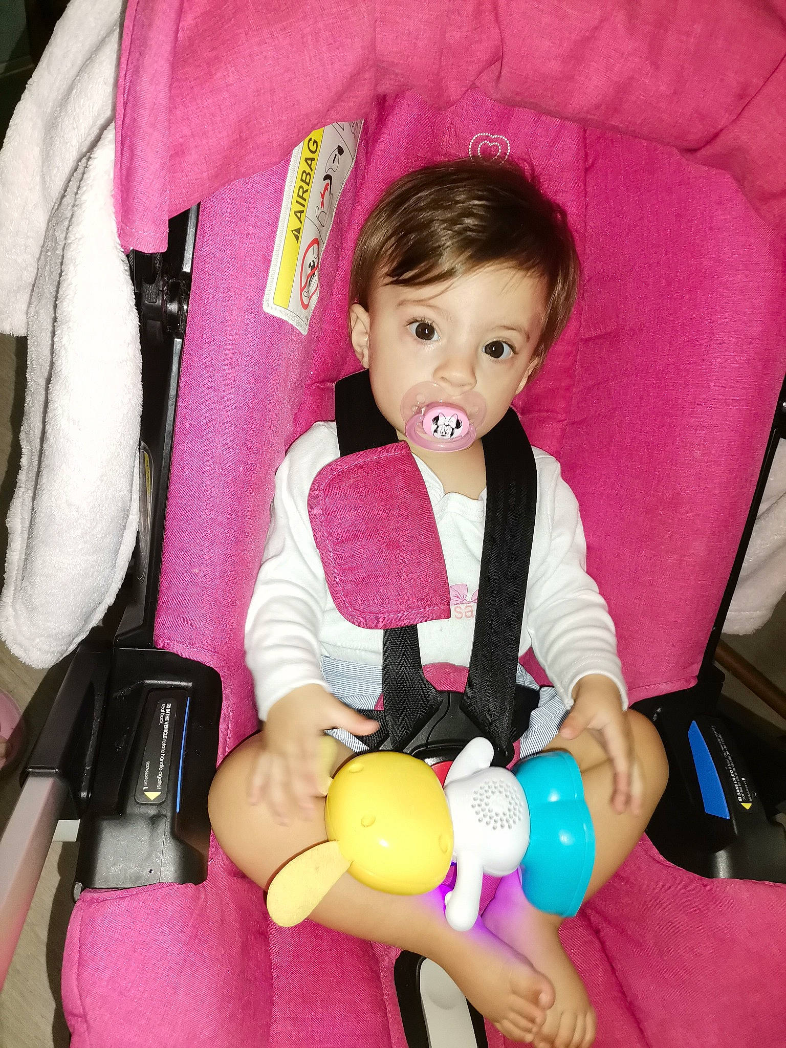 Maëlia participe au concours pour gagner de l'argent avec cette photo : arm, baby, baby_carriage, baby_toddler_clothing, cheek, comfort, eye, facial_expression, head, human_body, mammal, organ, person, photograph, pink, product, skin, sleeve, textile, vertebrate