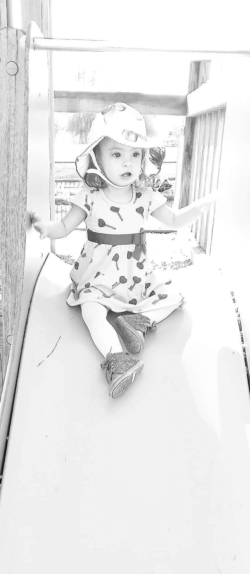 Maëlia a rejoint le concours — aidez-le/la à gagner de superbes lots ! baby, black, black_and_white, child, fashion_design, fedora, hat, headwear, human_leg, monochrome, monochrome_photography, pattern, person, sandal, sitting, stock_photography, style, sun_hat, thigh, toy