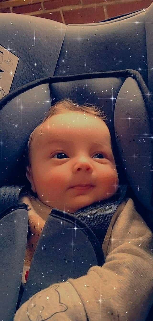 Juliano a rejoint le concours — aidez-le/la à gagner de superbes lots ! baby, beauty, cheek, child, cool, eye, eyebrow, facial_expression, flash_photography, fun, hairstyle, happy, headwear, iris, nose, organ, person, product, skin, smile