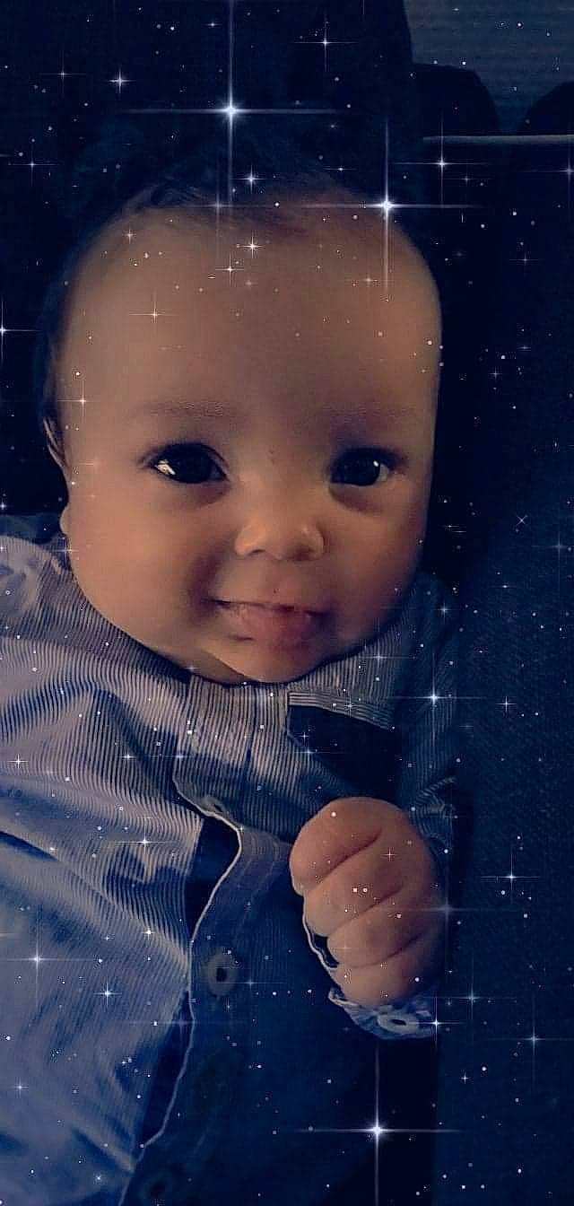 Juliano participe au concours pour gagner de l'argent avec cette photo : cheek, chin, cloud, eyebrow, face, facial_expression, finger, flash_photography, forehead, gesture, hairstyle, hand, happy, human, iris, lip, mouth, nose, organ, person