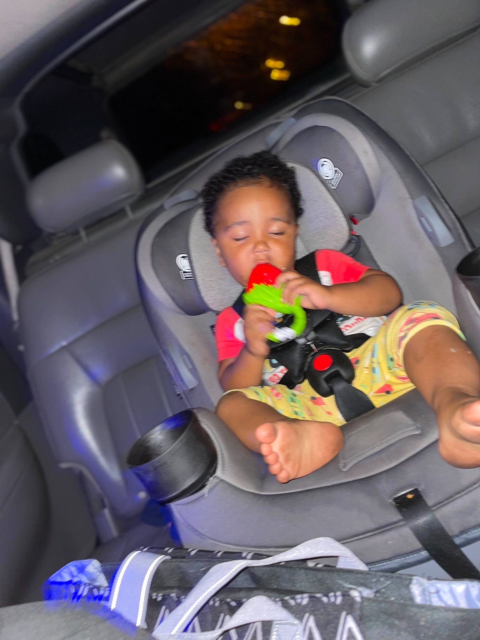 Mateo is registered to the contest to win money with this photo: auto_part, automotive_design, automotive_exterior, baby_in_car_seat, car, car_seat, car_seat_cover, comfort, family_car, fun, head_restraint, mode_of_transport, motor_vehicle, person, personal_luxury_car, seat_belt, steering_part, steering_wheel, toddler, vehicle