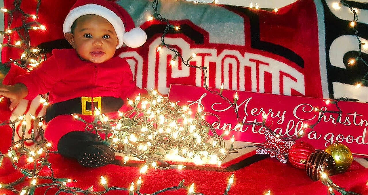 Sarabi joined the competition — help win amazing prizes! christmas, christmas_decoration, christmas_eve, christmas_lights, christmas_ornament, event, fictional_character, headwear, holiday, person, santa_claus