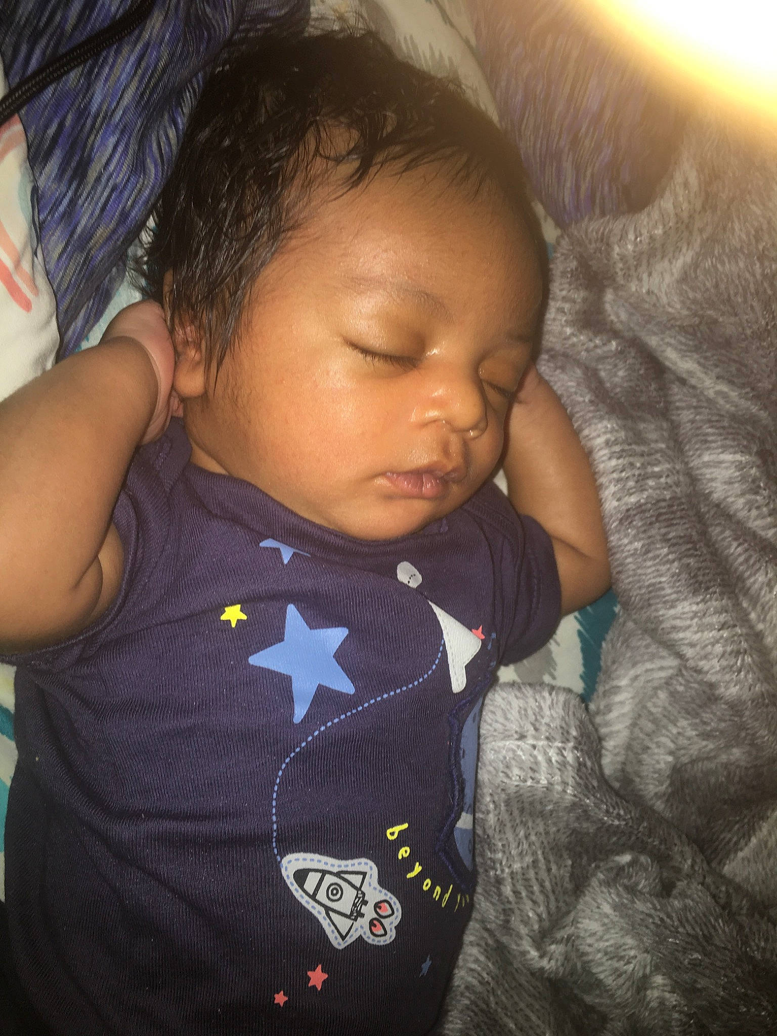 Israel is registered to the contest to win money with this photo: arm, cheek, chin, eye, eyebrow, face, forehead, hair, hand, head, human_body, iris, lip, mouth, neck, nose, person, shoulder, skin, sleeve