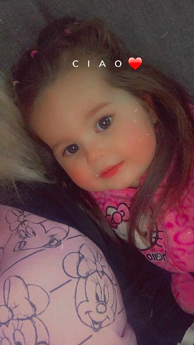 Jade a rejoint le concours — aidez-le/la à gagner de superbes lots ! cheek, chin, eye, eyebrow, eyelash, facial_expression, flash_photography, forehead, hairstyle, happy, head, human, iris, lip, nose, organ, person, pink, skin, sleeve