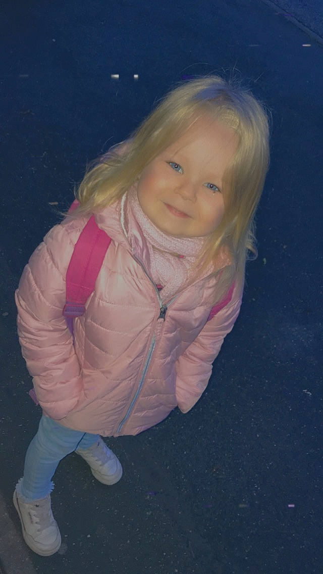 Désirée participe au concours pour gagner de l'argent avec cette photo : asphalt, baby_toddler_clothing, cheek, electric_blue, eyebrow, flash_photography, flooring, fun, happy, iris, joy, long_hair, magenta, mouth, nose, person, pink, purple, sitting, smile