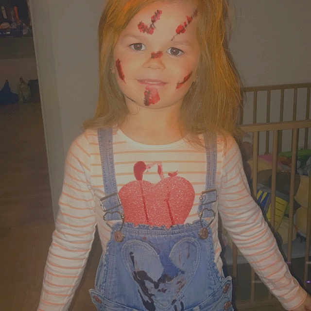 Emylia a rejoint le concours — aidez-le/la à gagner de superbes lots ! art, baby_toddler_clothing, cheek, child, day_dress, dress, embellishment, eyebrow, fashion_design, iris, joint, lip, neck, pattern, product, skin, sleeve, smile, t_shirt, toddler