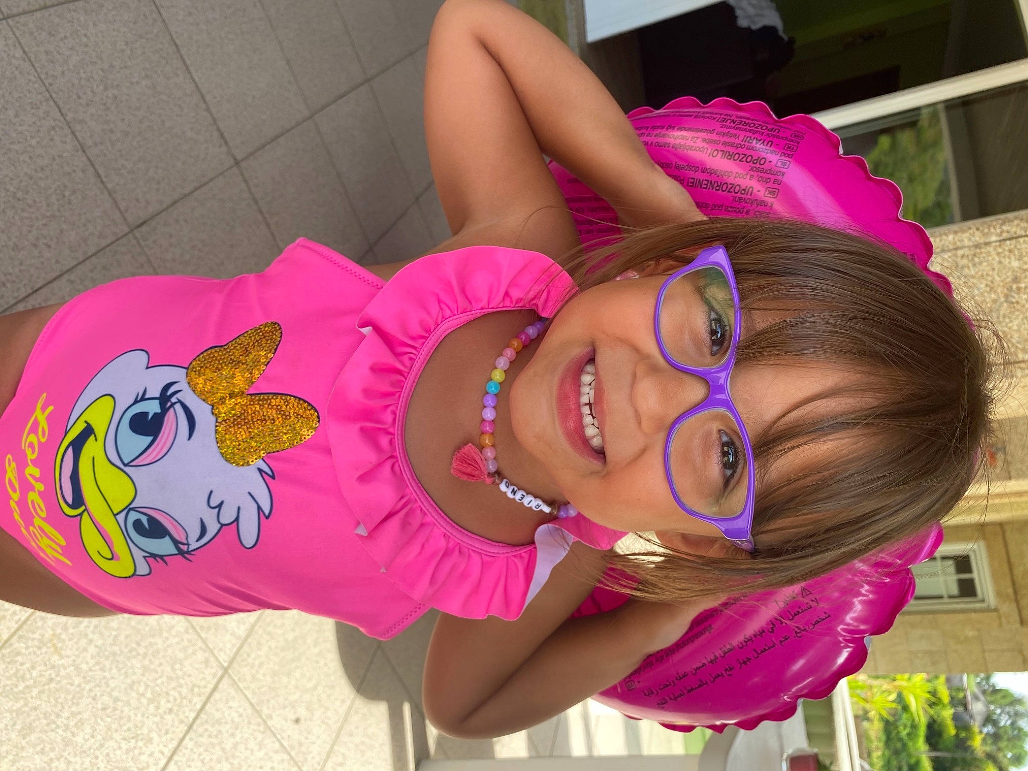 Inaya participe au concours pour gagner de l'argent avec cette photo : bangs, child, cool, costume, eyelash, eyewear, fashion_accessory, fun, happy, hat, headgear, human_leg, joy, magenta, mouth, person, pink, purple, smile, textile