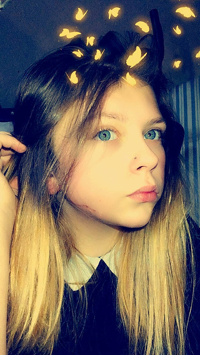 Angie a rejoint le concours — aidez-le/la à gagner de superbes lots ! beauty, black_hair, brown_hair, cheek, chin, cool, eye, eyebrow, face, feathered_hair, forehead, hair, hair_coloring, hairstyle, head, jaw, lip, long_hair, nose, person