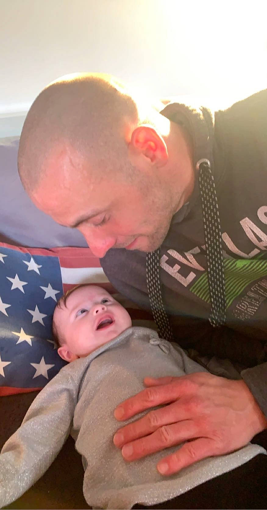 Shelsea participe au concours pour gagner de l'argent avec cette photo : baby, cheek, child, gesture, interaction, muscle, nap, neck, person, sleep, toddler