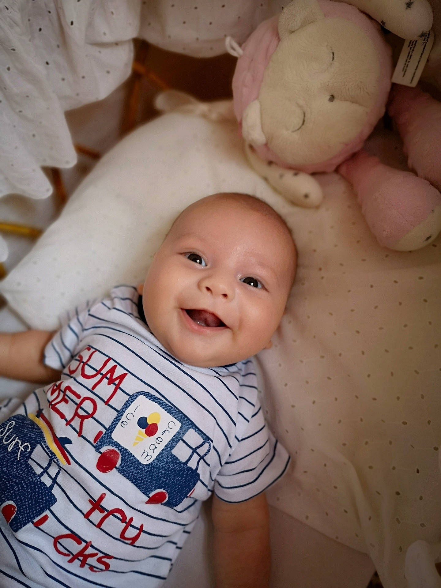 Léo participe au concours pour gagner de l'argent avec cette photo : baby, baby_toddler_clothing, cheek, child, face, head, joy, lip, person, skin, smile, toddler