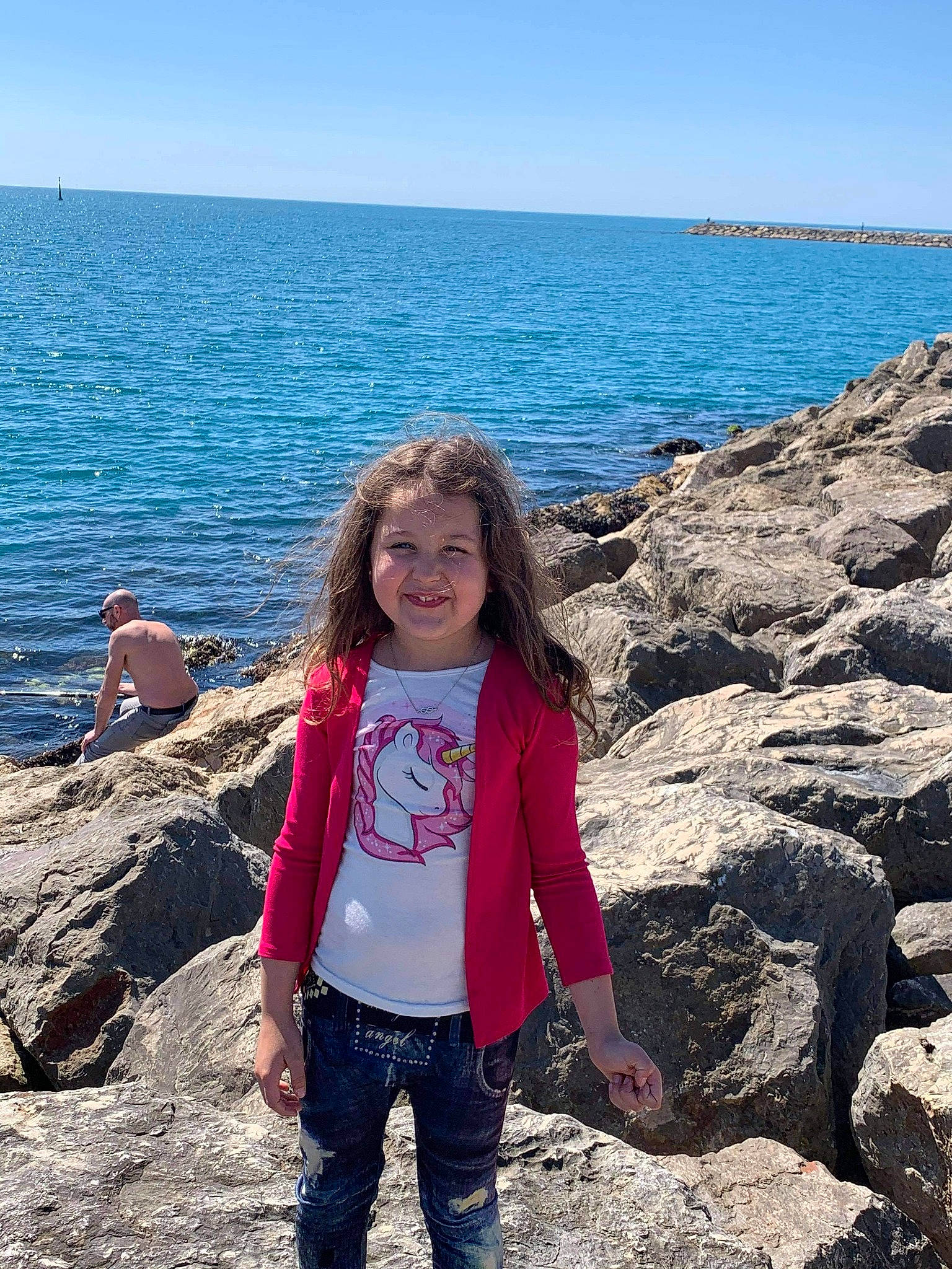 Cassandra participe au concours pour gagner de l'argent avec cette photo : azure, beauty, bedrock, coastal_and_oceanic_landforms, electric_blue, formation, fun, happy, horizon, jeans, joy, landscape, leisure, people_in_nature, person, shore, sky, smile, travel, water