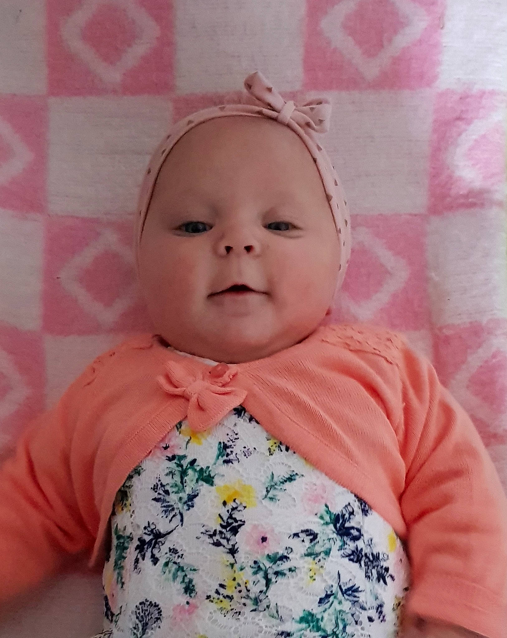 éloïse a rejoint le concours — aidez-le/la à gagner de superbes lots ! baby, baby_toddler_clothing, cheek, child, face, forehead, head, lip, nose, person, pink, skin, textile, toddler