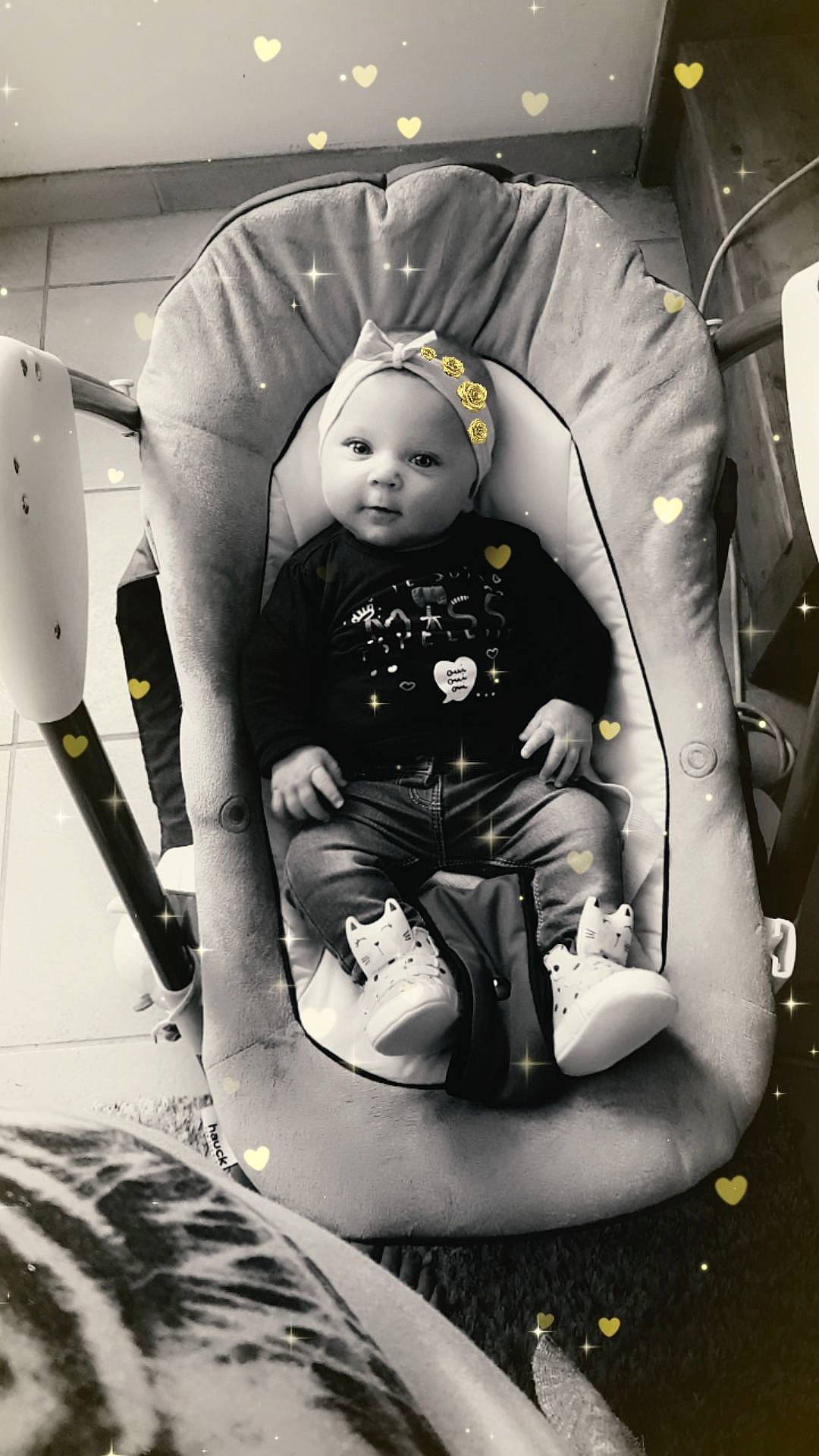 éloïse a rejoint le concours — aidez-le/la à gagner de superbes lots ! baby, baby_carriage, baby_products, black_and_white, car_seat, child, monochrome, person, photography, product, style, toddler