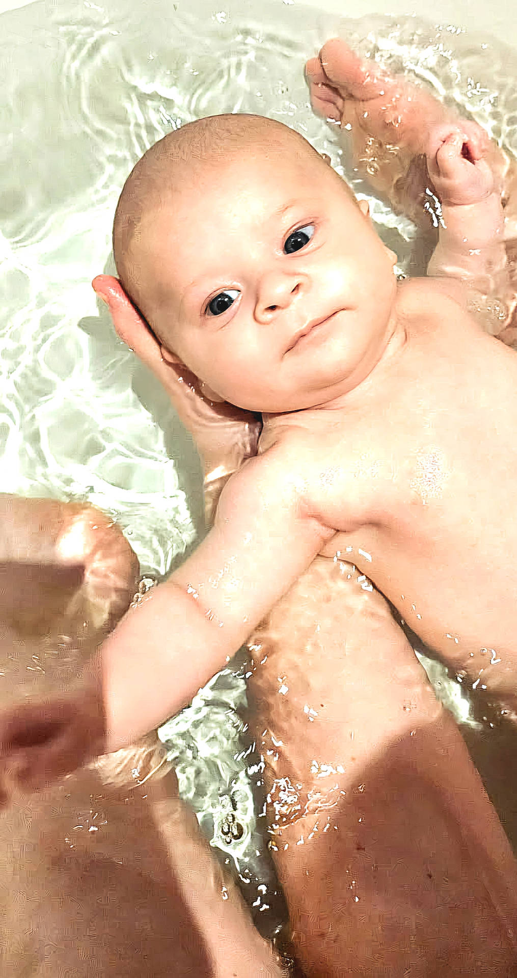 Gabin a rejoint le concours — aidez-le/la à gagner de superbes lots ! baby, bathing, bathtub, bodypart, face, finger, hand, happy, head, leisureactivities, newborn, person, photography, pool, portrait, sport, swimming, tub, water, watersports