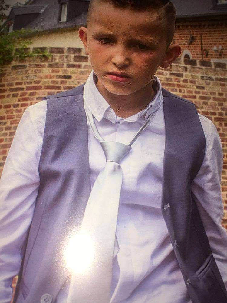 Manolytho a rejoint le concours — aidez-le/la à gagner de superbes lots ! bow_tie, brick, brickwork, button, buzz_cut, caesar_cut, collar, crew_cut, cuff, dress_shirt, fashion_design, high_and_tight, mohawk_hairstyle, person, pocket, shirt, sleeve, style, temple_fade, top