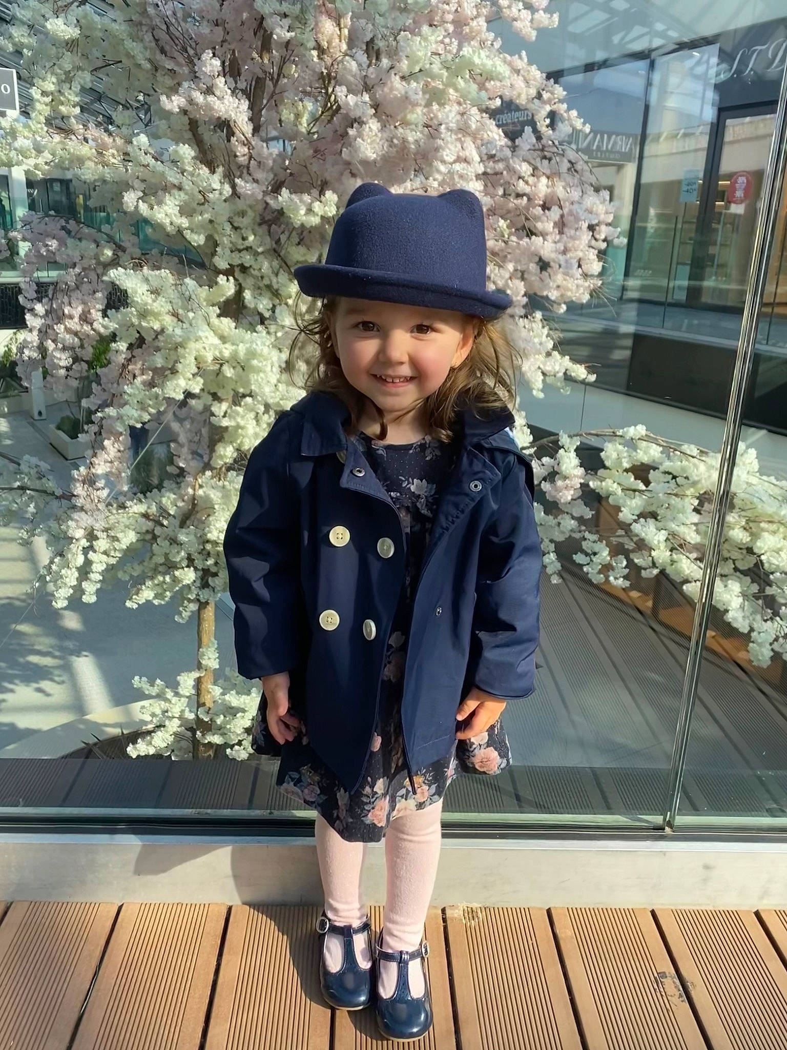 Valeria a rejoint le concours — aidez-le/la à gagner de superbes lots ! cap, electric_blue, fashion, fun, happy, hat, headwear, human_leg, joy, knee, leisure, pattern, person, shoe, sleeve, smile, standing, street_fashion, thigh, toddler