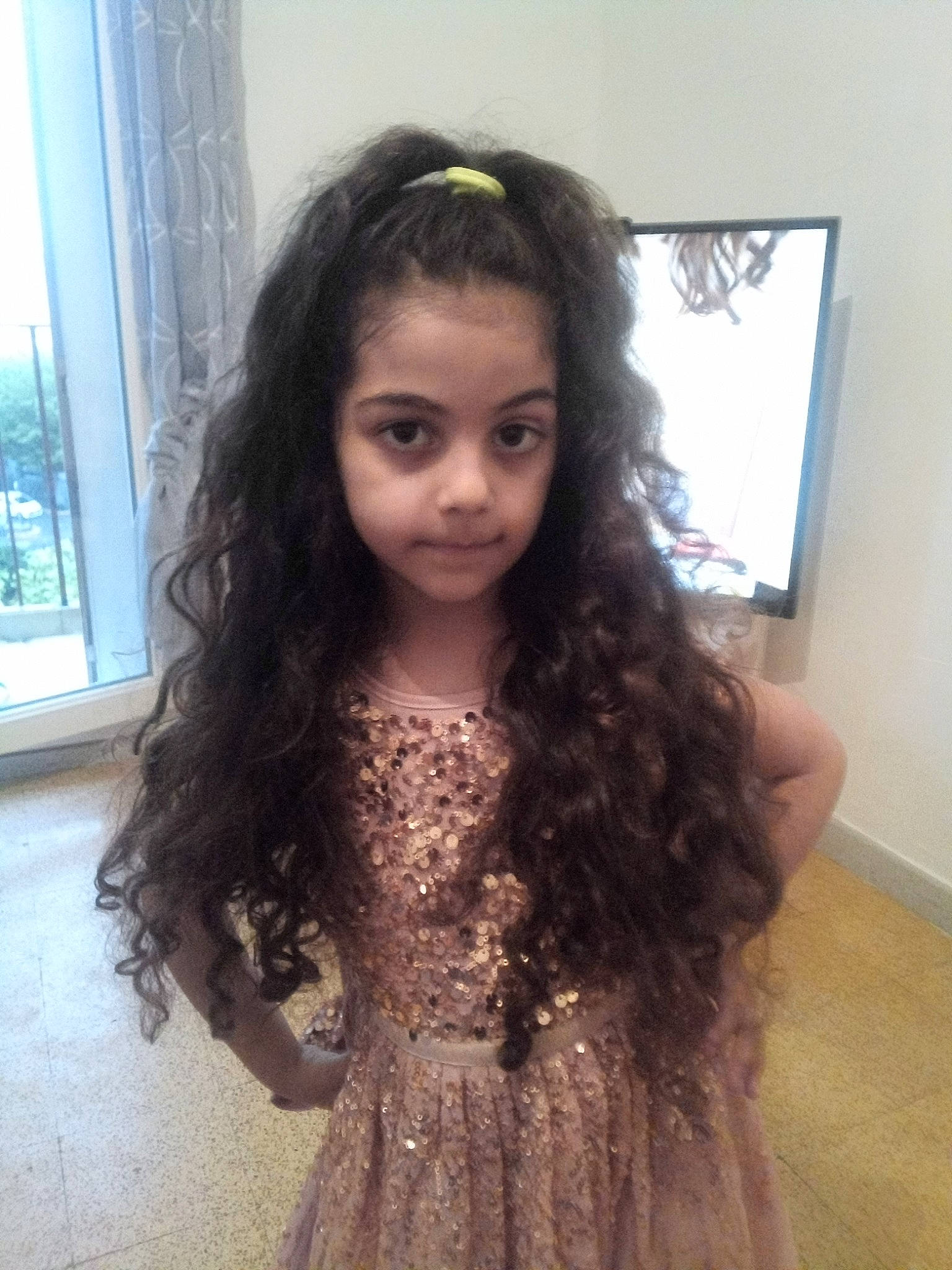 Teresa a rejoint le concours — aidez-le/la à gagner de superbes lots ! artificial_hair_integrations, beauty, black_hair, brown, brown_hair, caramel_color, costume, eyebrow, face, forehead, hair, hair_coloring, hairstyle, human, lace_wig, lip, long_hair, person, ringlet, step_cutting