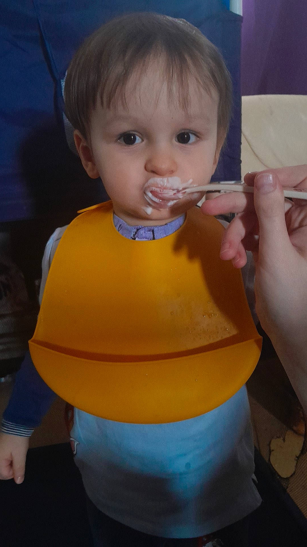 Léo a rejoint le concours — aidez-le/la à gagner de superbes lots ! baby, baby_toddler_clothing, blond, cheek, chest, child, chin, electric_blue, eyebrow, eyelash, iris, neck, nose, person, shoulder, skin, sleeve, smile, tableware, toddler