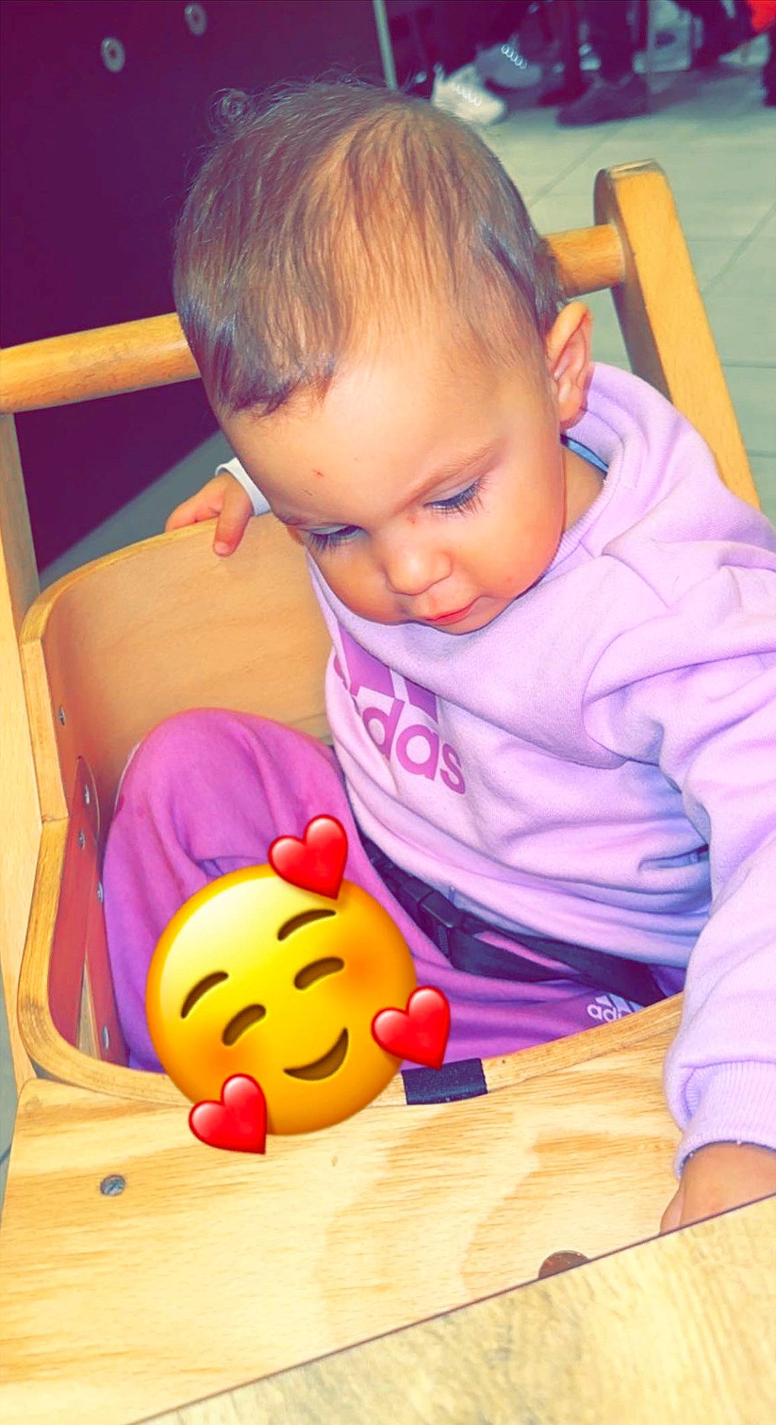 Savannah a rejoint le concours — aidez-le/la à gagner de superbes lots ! baby, baby_playing_with_toys, baby_toddler_clothing, cheek, facial_expression, finger, floor, flooring, happy, human_body, mouth, nose, orange, organ, person, purple, skin, smile, toddler, toy