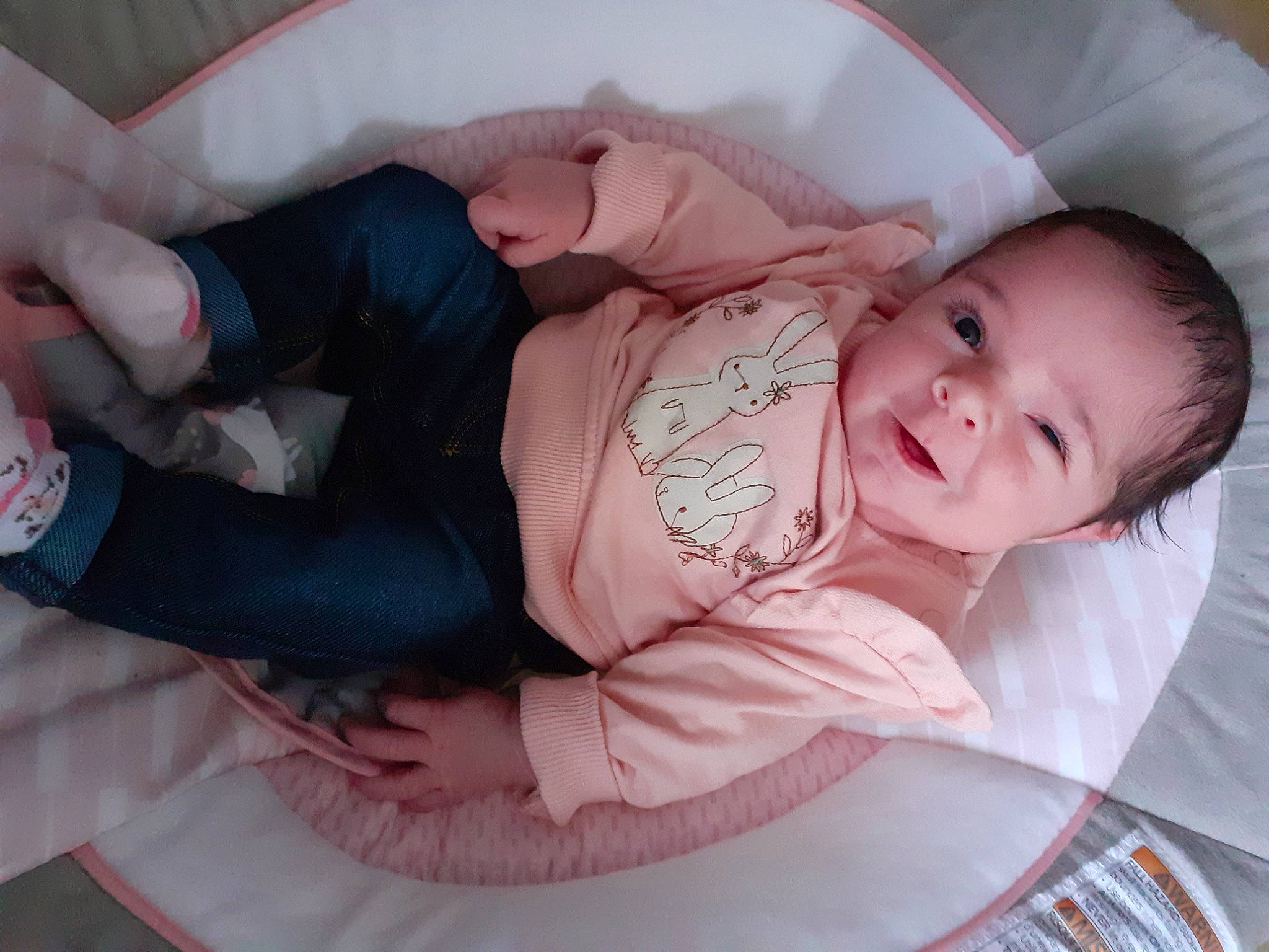 Hélyona participe au concours pour gagner de l'argent avec cette photo : arm, baby, baby_products, baby_toddler_clothing, cheek, child, comfort, facial_expression, finger, hand, human_body, iris, lap, mammal, mouth, nail, person, pink, skin, smile