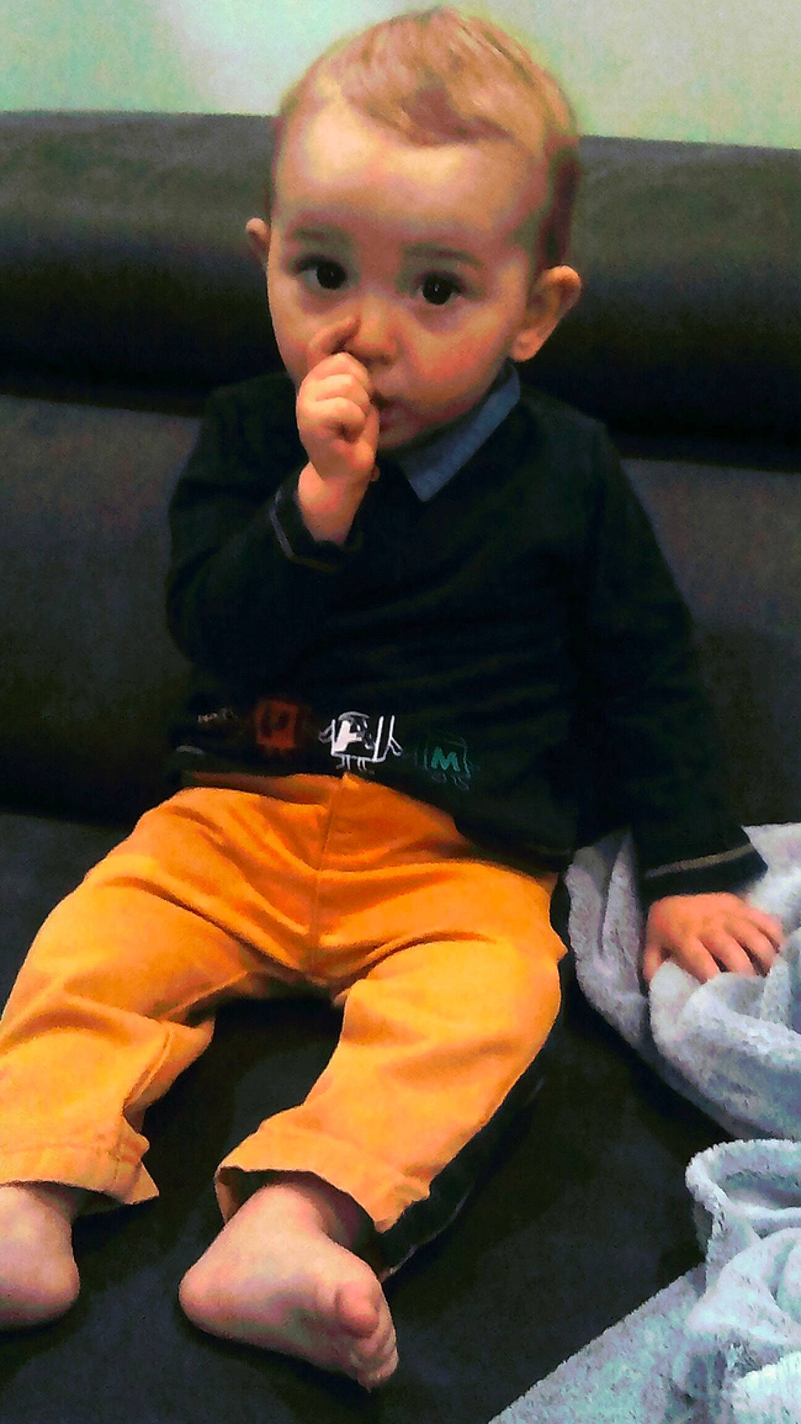 Ethan participe au concours pour gagner de l'argent avec cette photo : baby, cheek, child, person, sitting, toddler